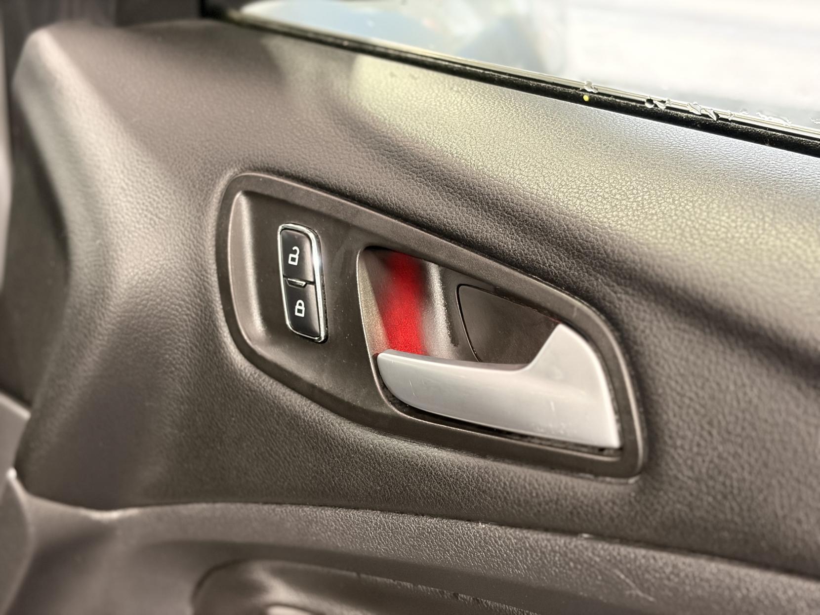 Ford Kuga - Image 19