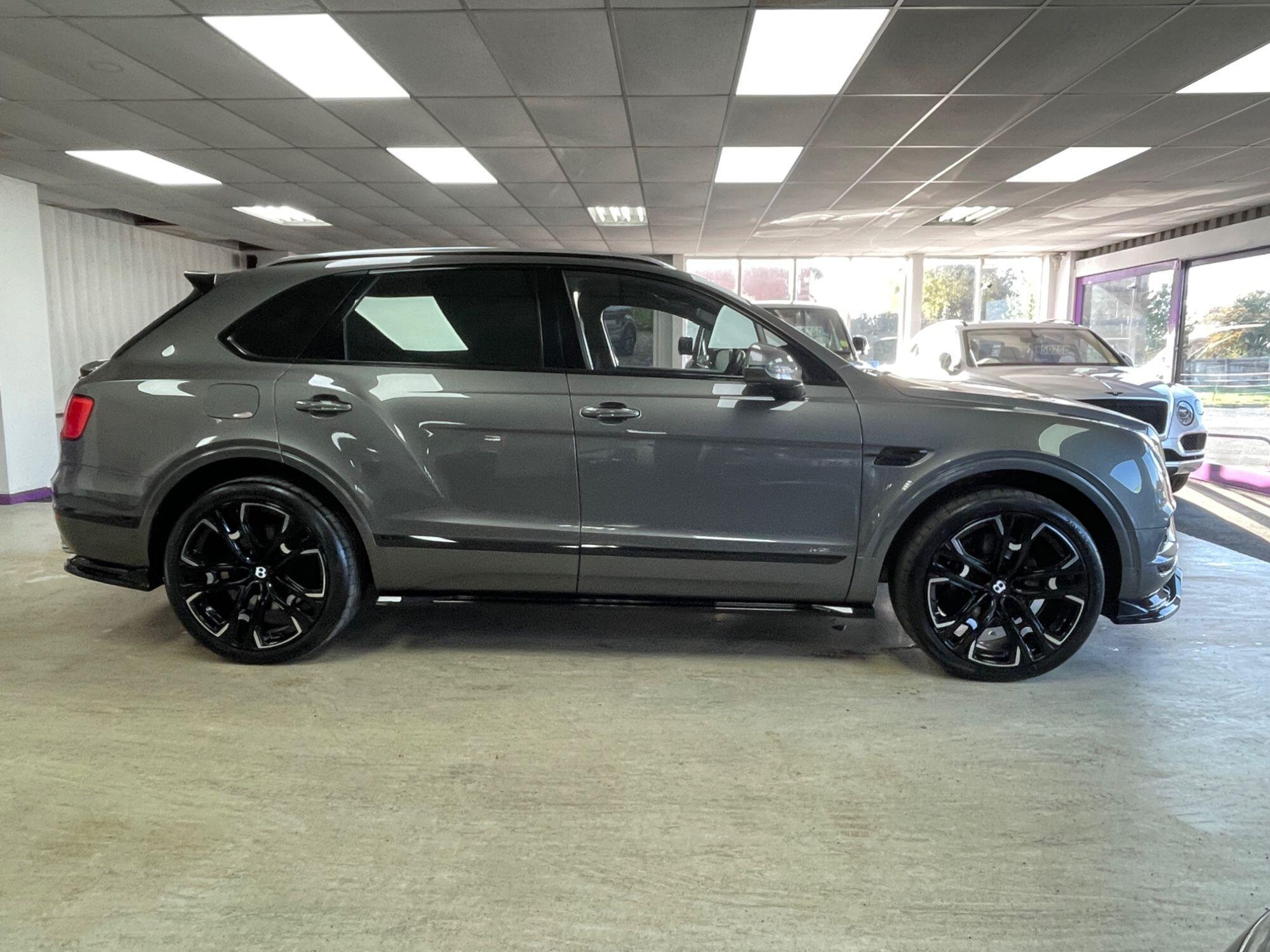 Bentley Bentayga - Image 12