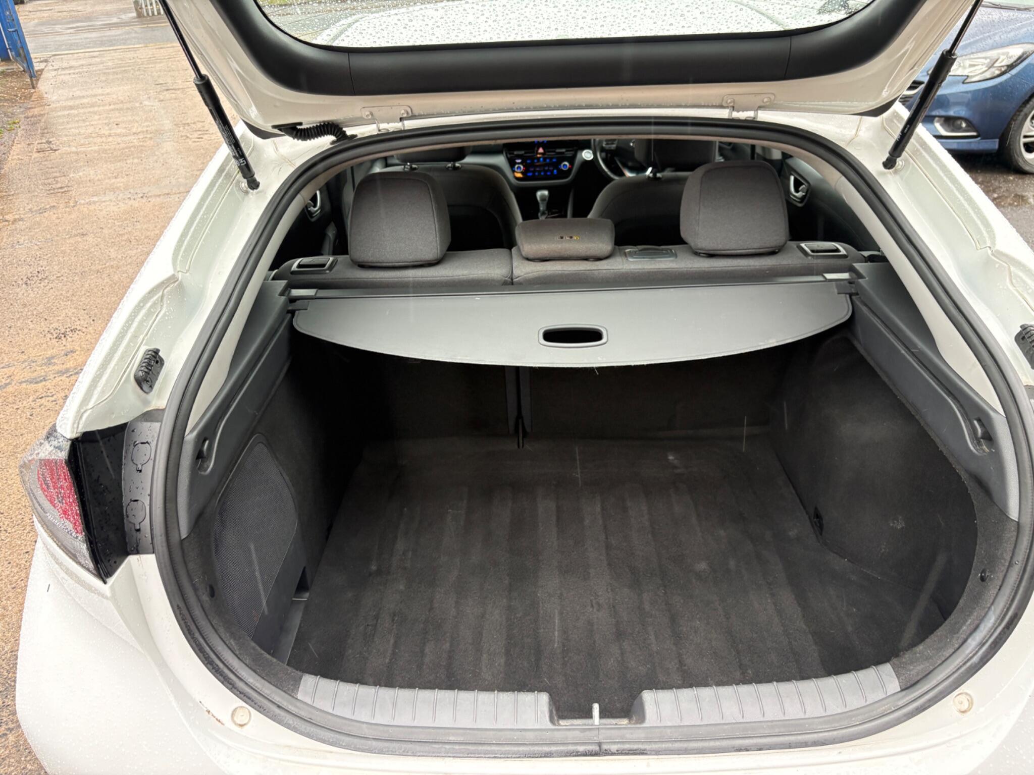 Hyundai Ioniq - Image 13