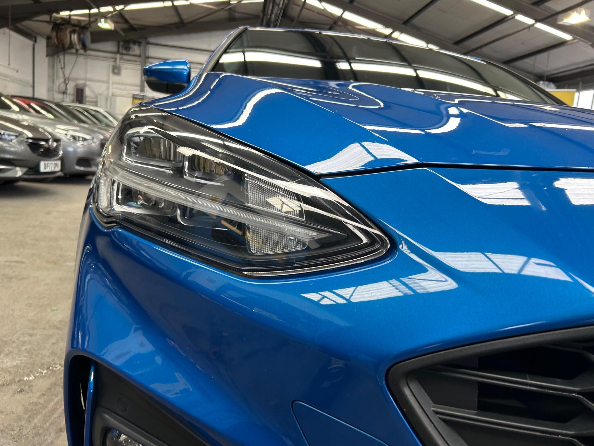 Ford Focus - Image 12