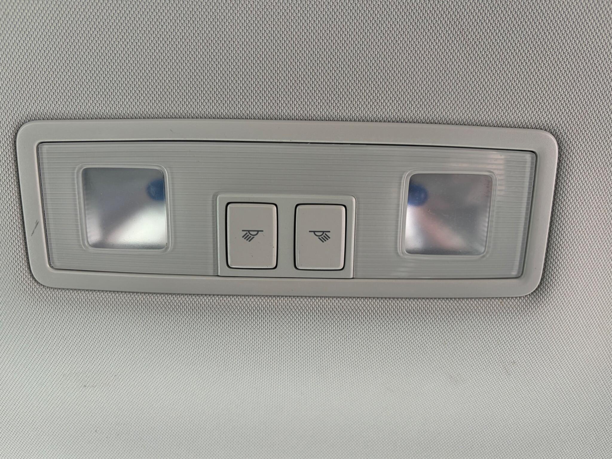 Volkswagen Golf - Image 19