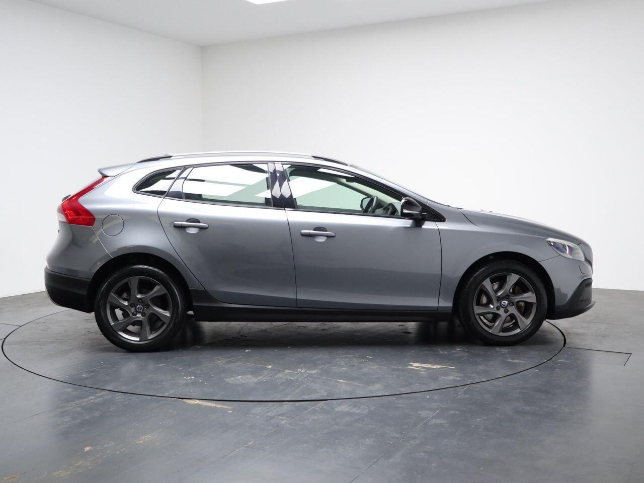 Volvo V40 CROSS COUNTRY - Image 14