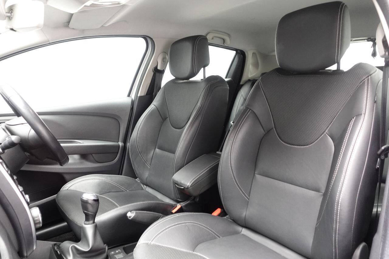 Renault Clio - Image 23