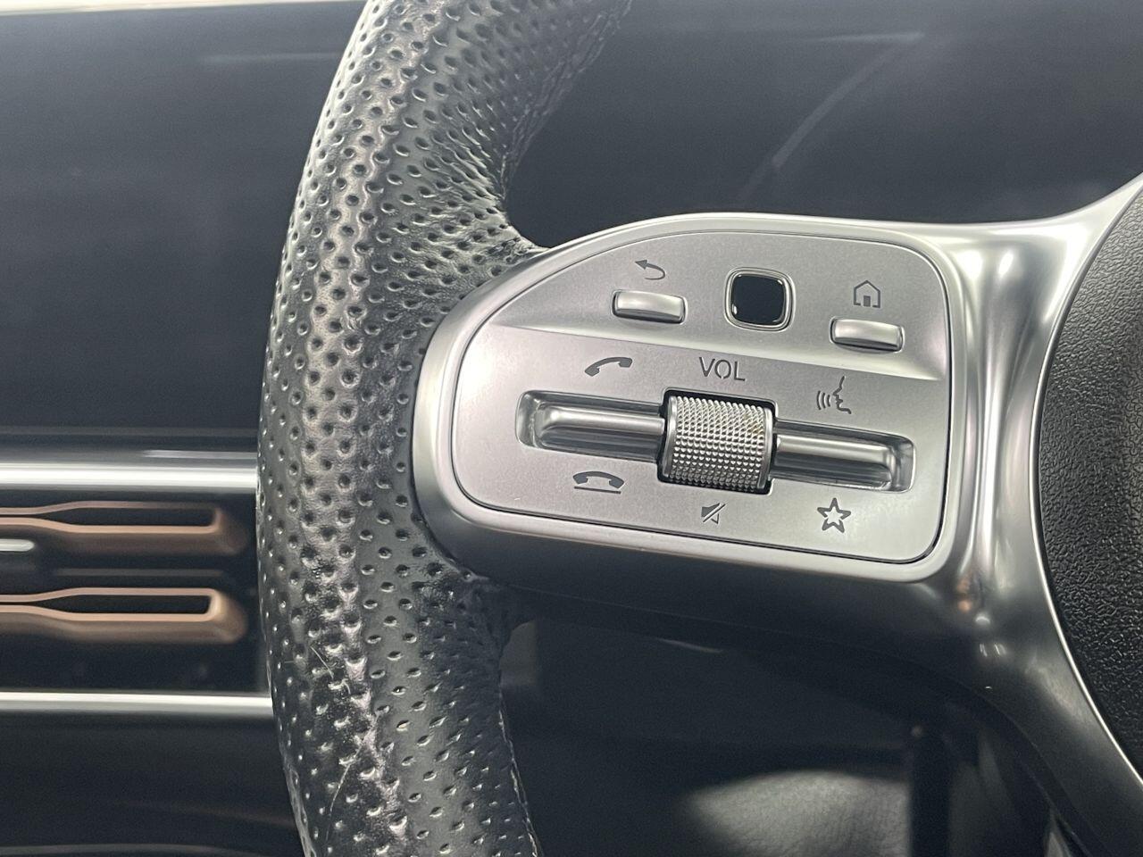 Mercedes Eqc - Image 39