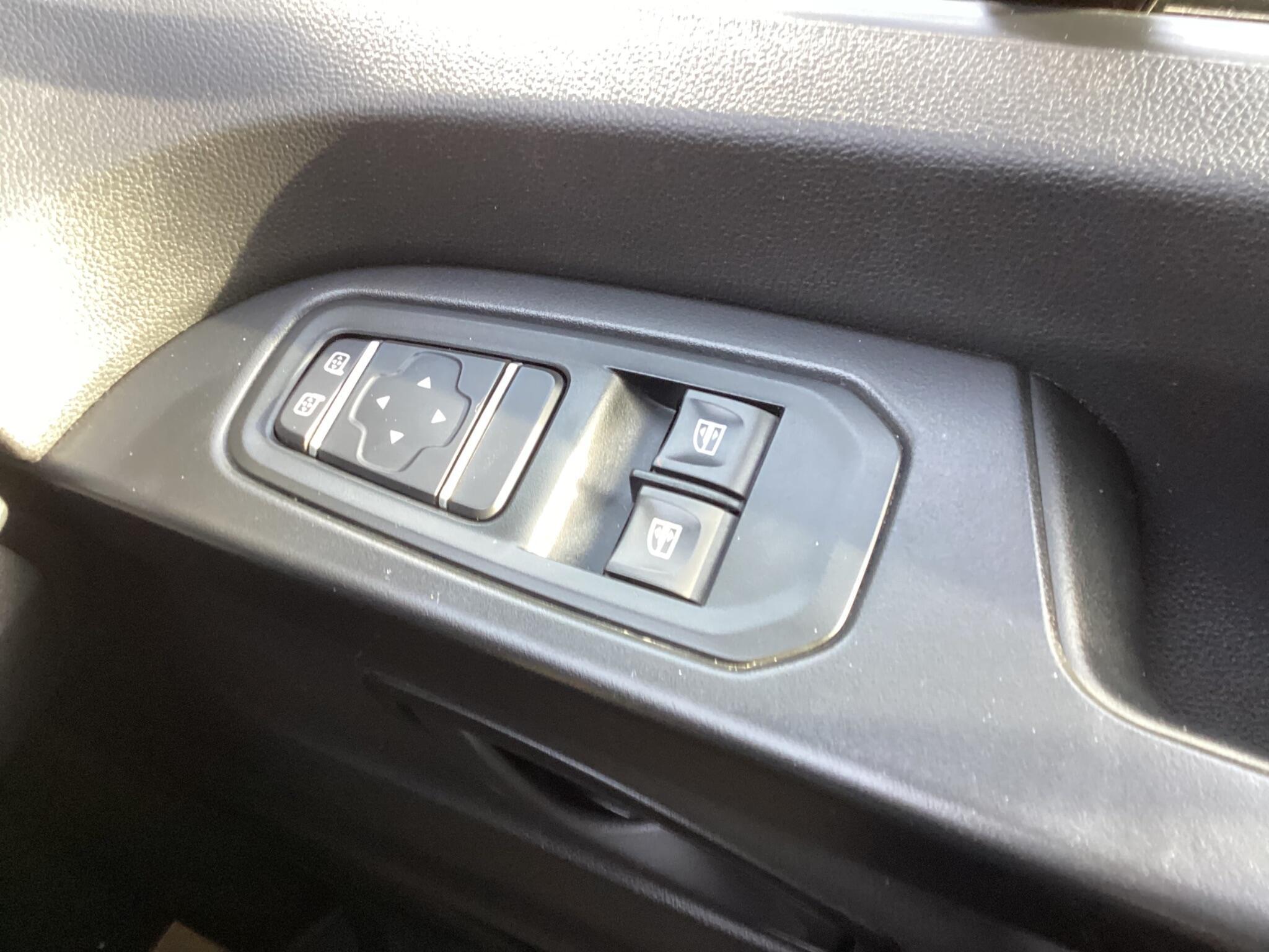 Renault Trafic - Image 19