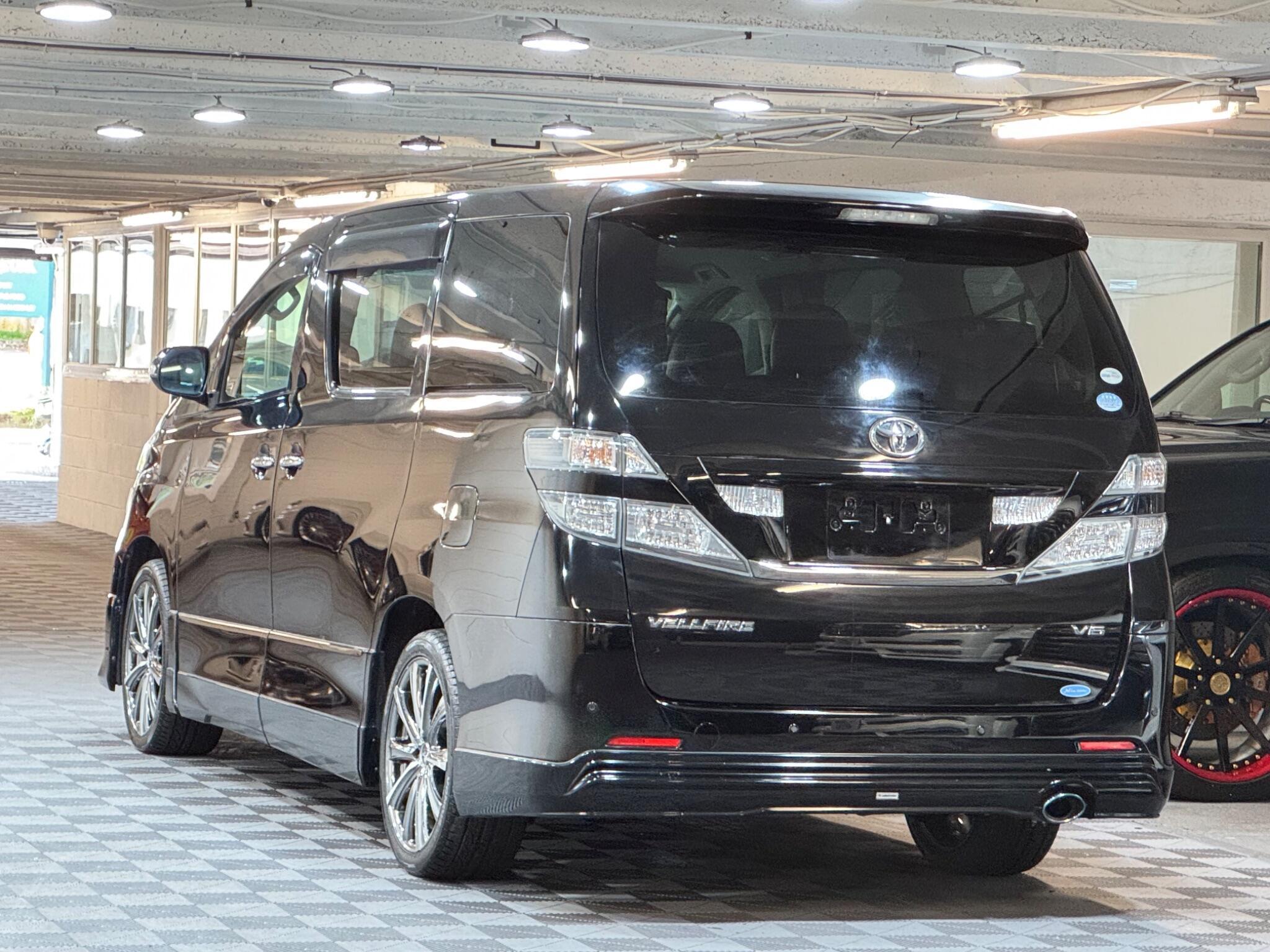 Toyota Vellfire - Image 3