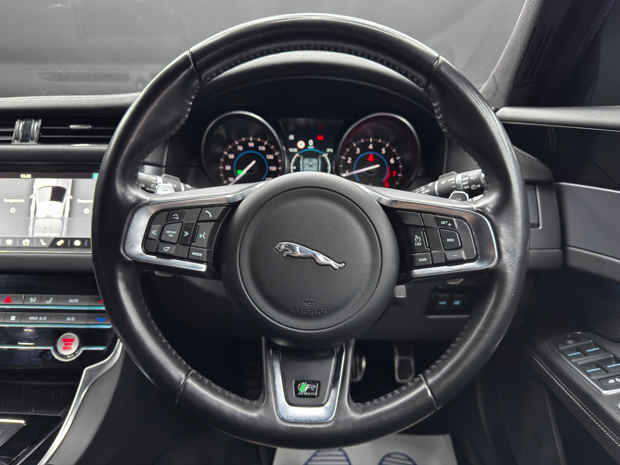 Jaguar XF - Image 19