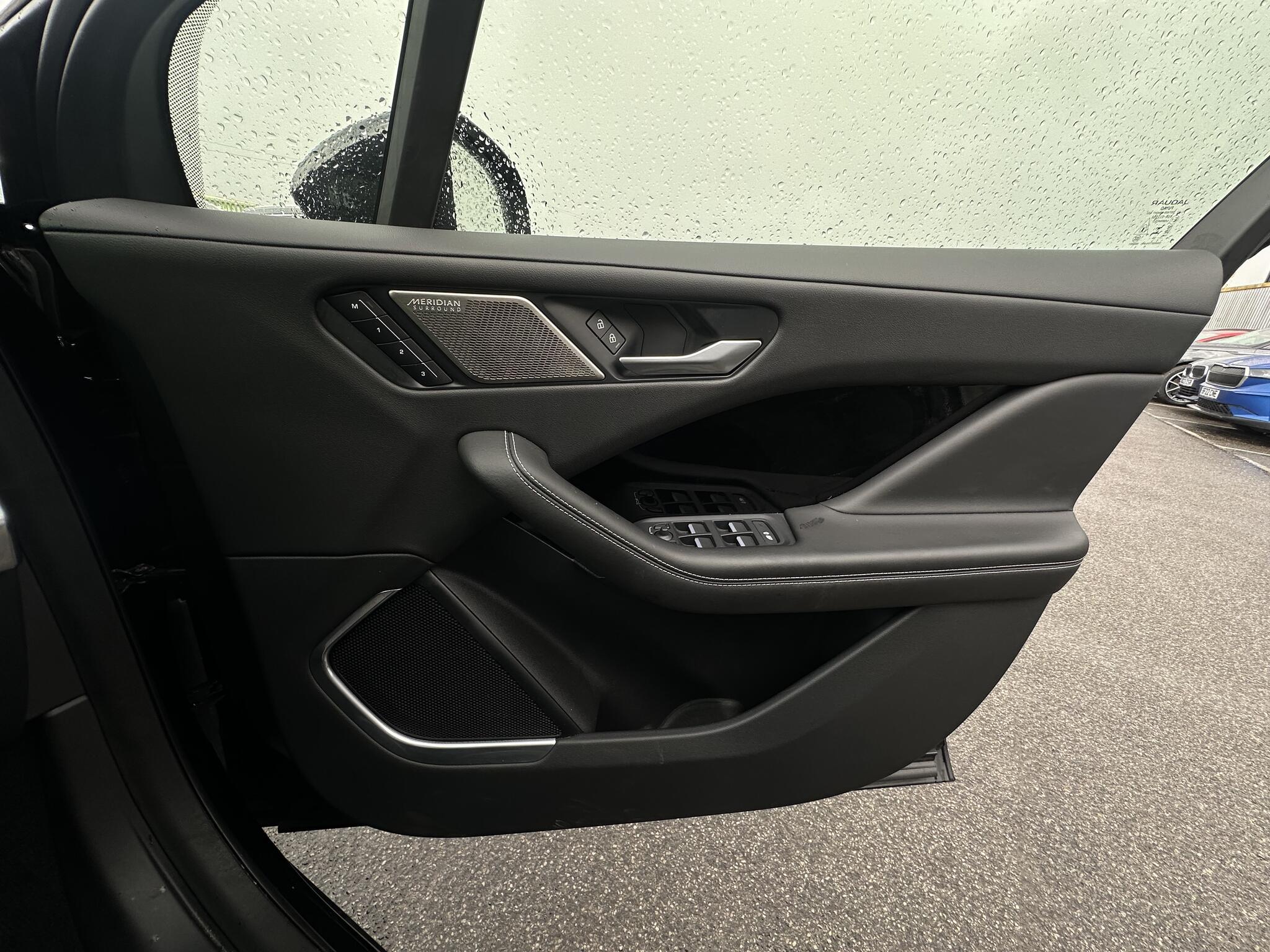 Jaguar I-Pace - Image 18