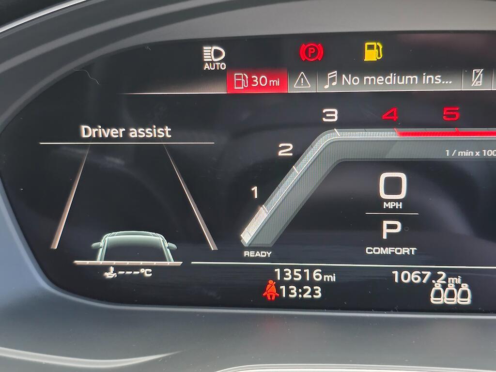 Audi SQ5 - Image 42