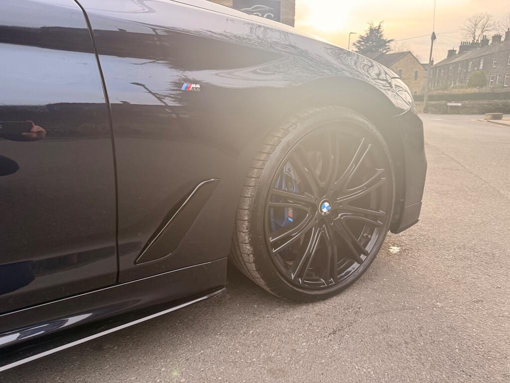 BMW 5 Series - Image 12