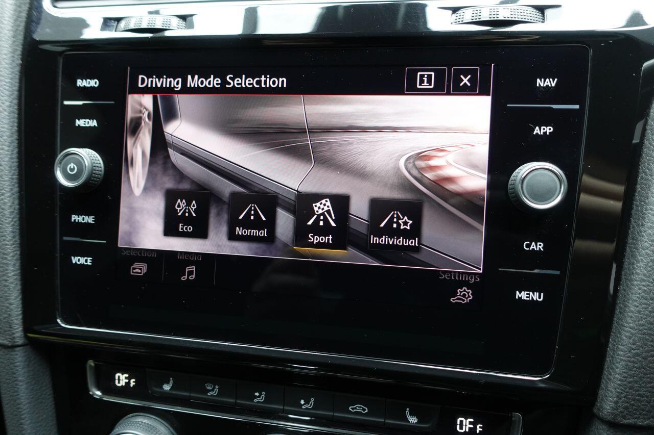 Volkswagen Golf - Image 24