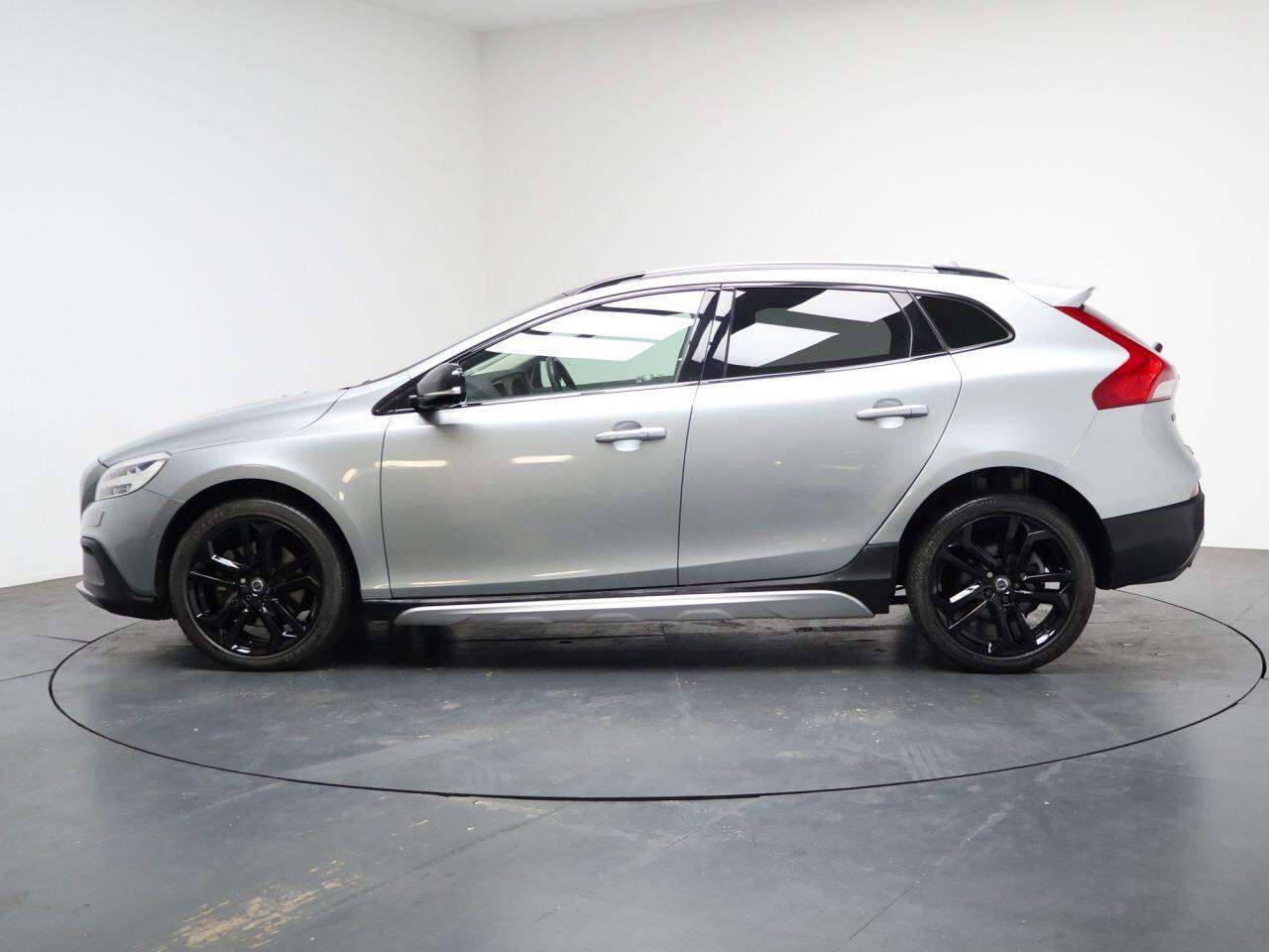 Volvo V40 CROSS COUNTRY - Image 8
