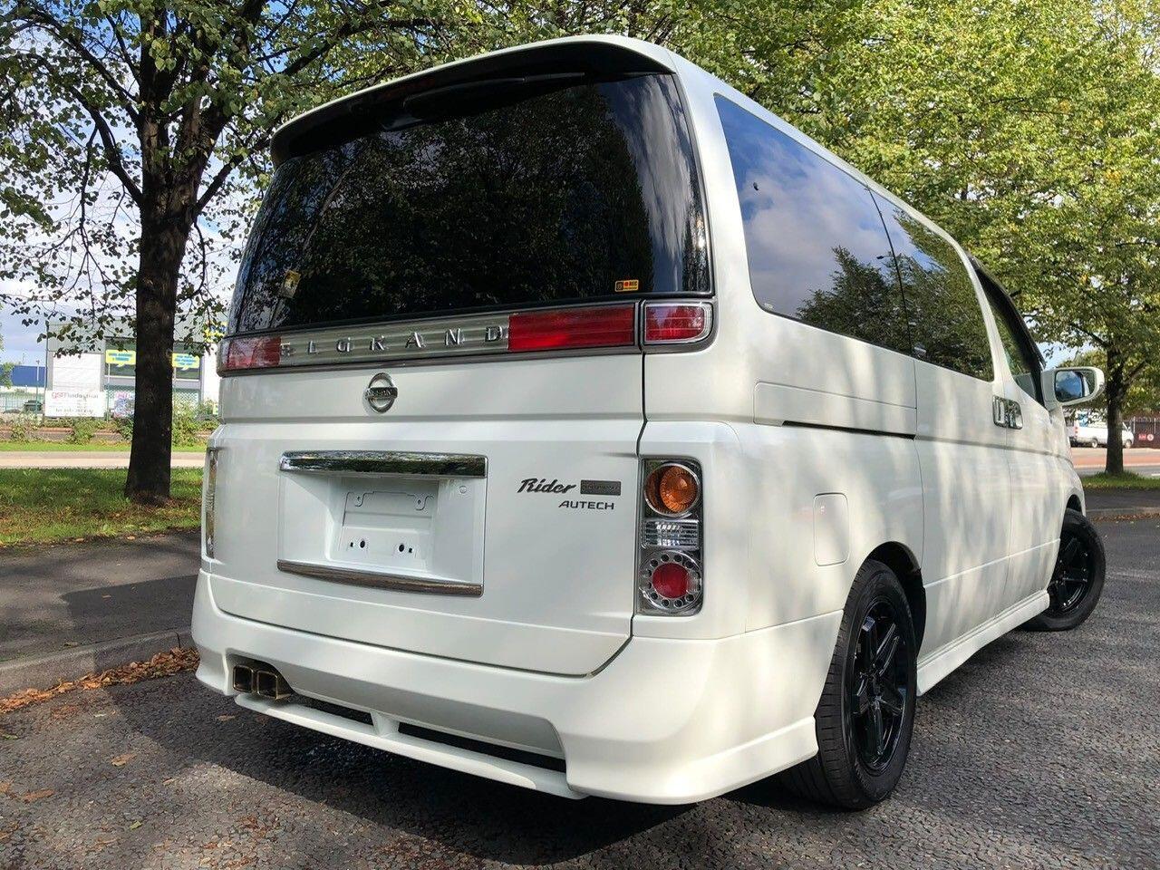 Nissan Elgrand - Image 12
