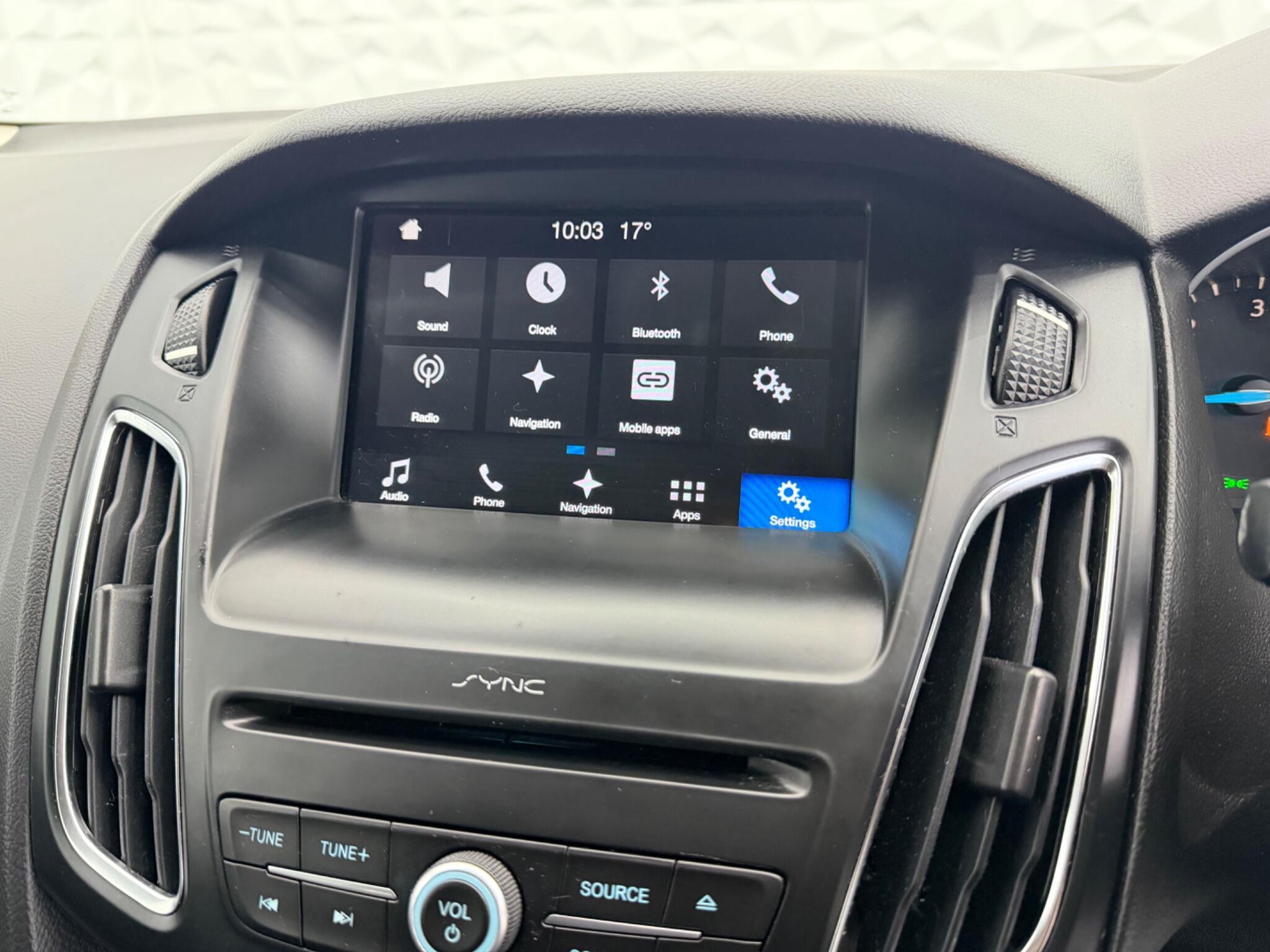 Ford Focus - Image 17