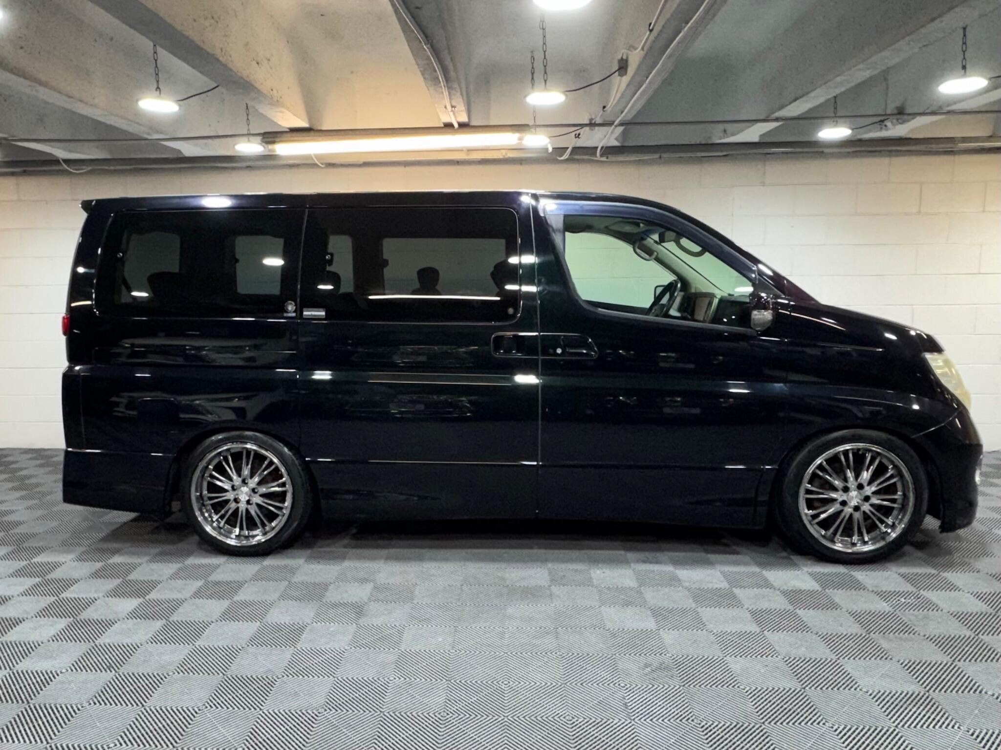 Nissan Elgrand - Image 5