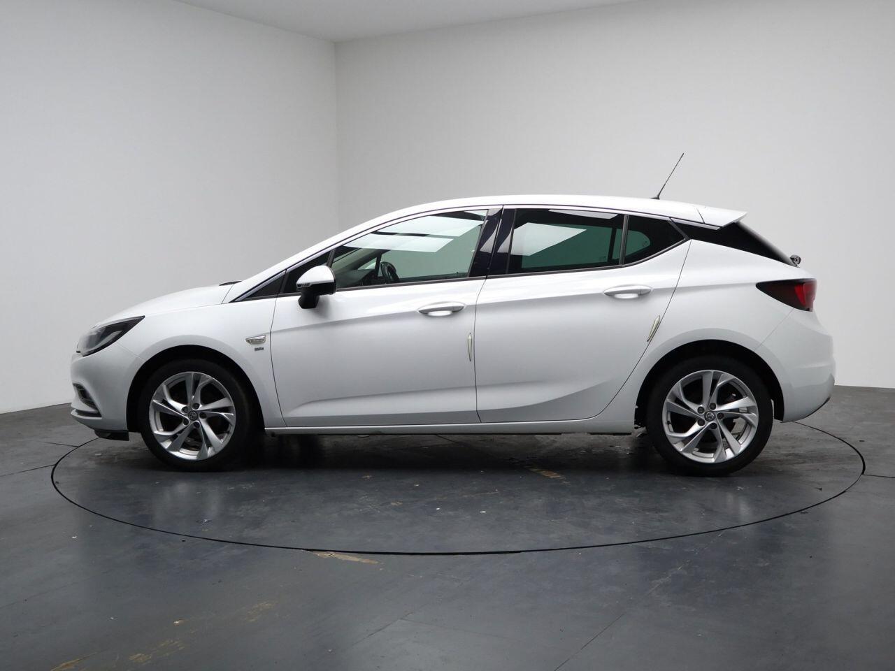 Vauxhall Astra - Image 9