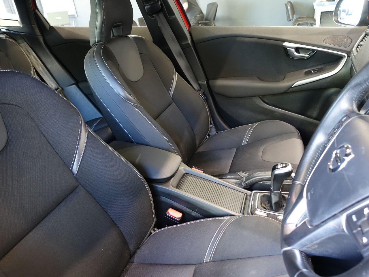 Volvo V40 - Image 13