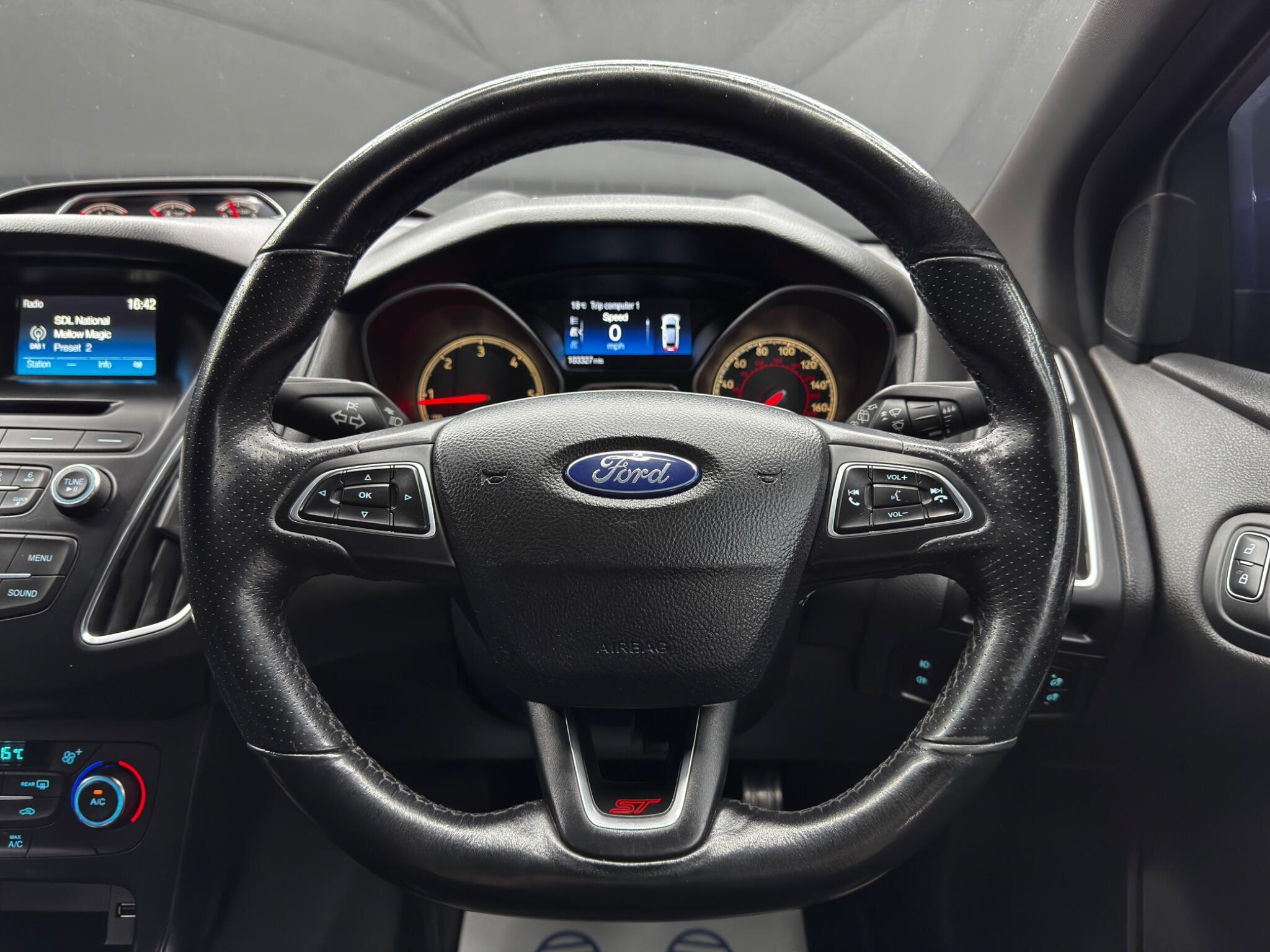 Ford Focus - Image 19