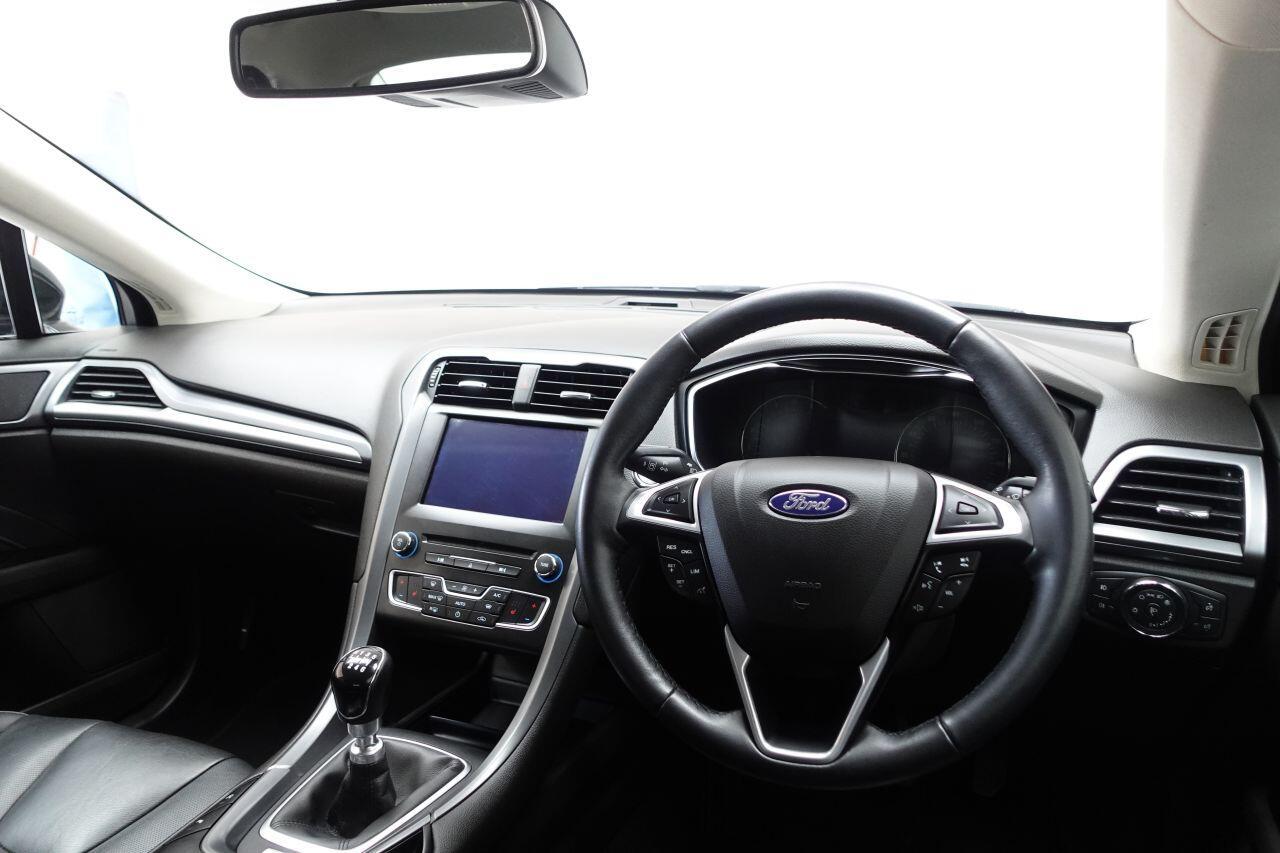 Ford Mondeo - Image 17