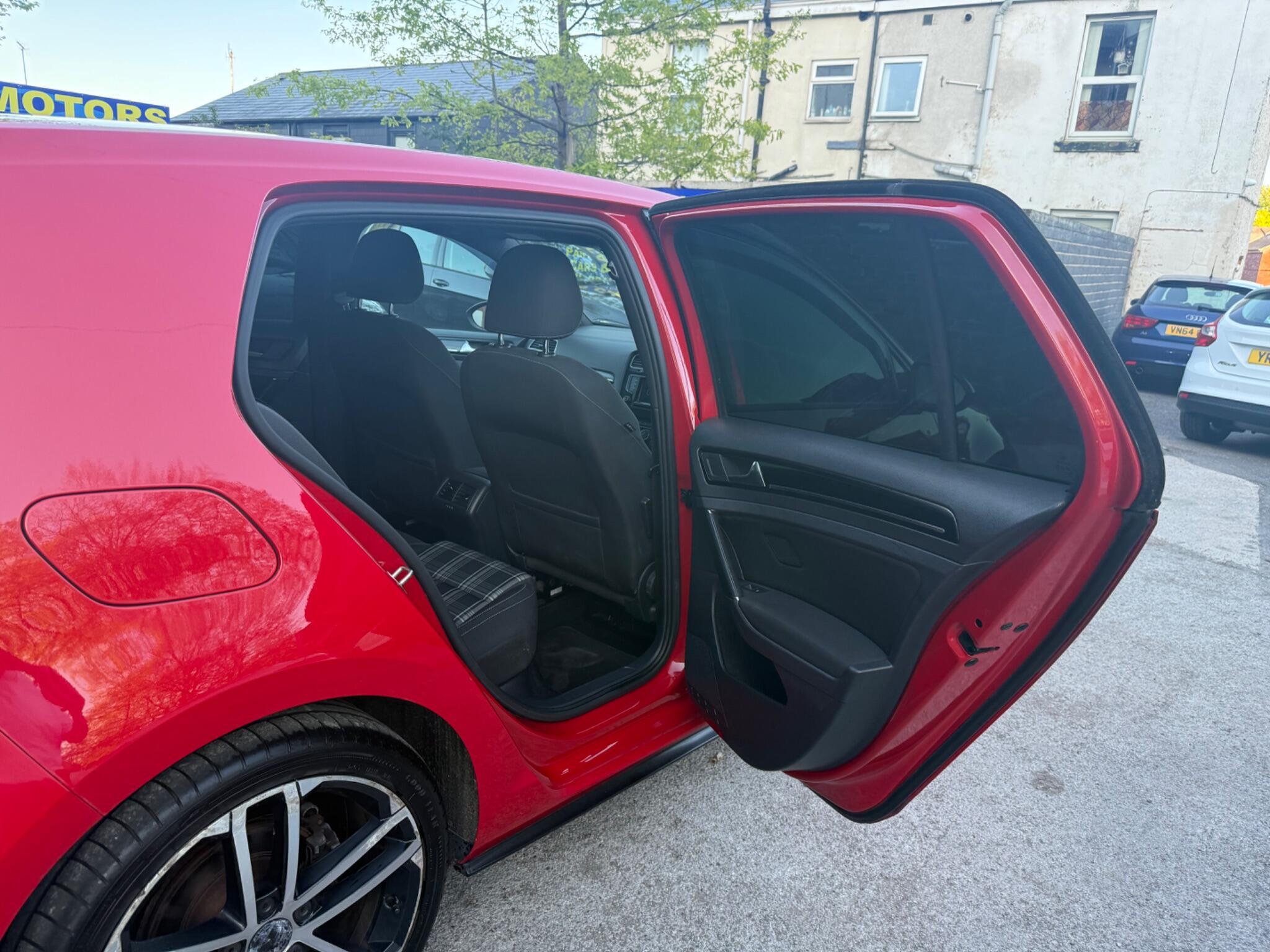 Volkswagen Golf - Image 22