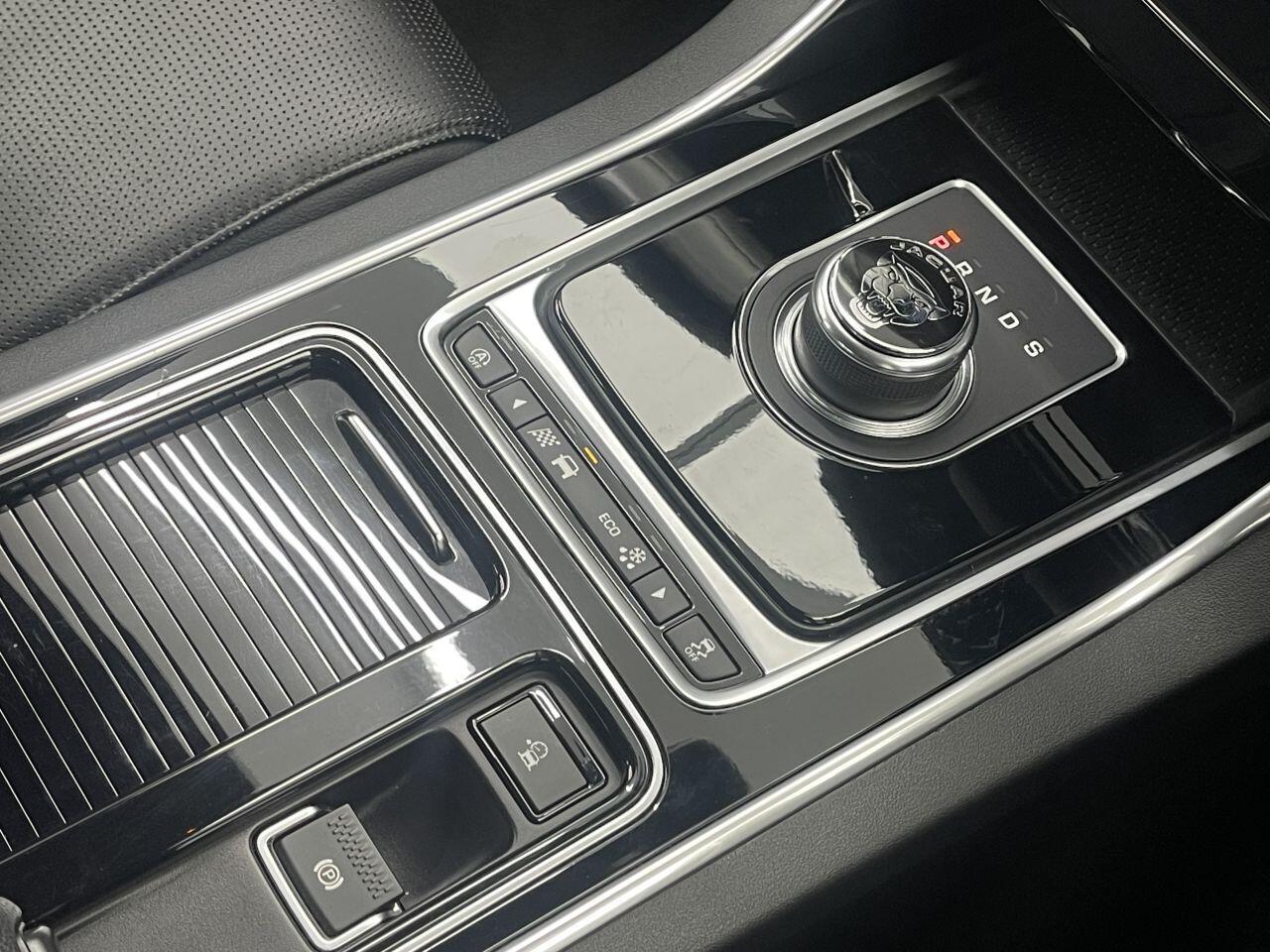 Jaguar XF - Image 26