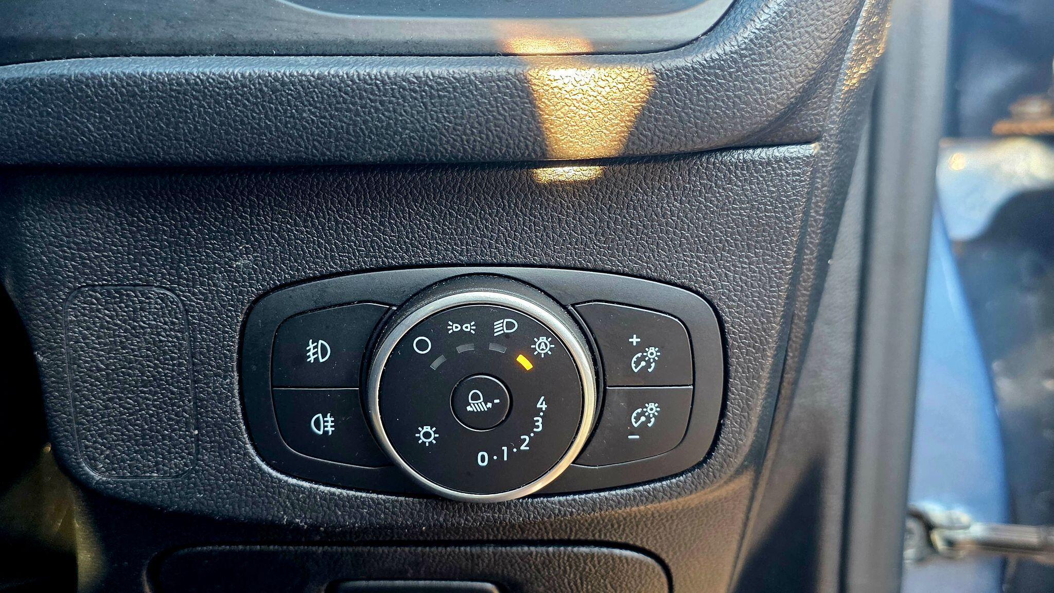 Ford Focus - Image 23