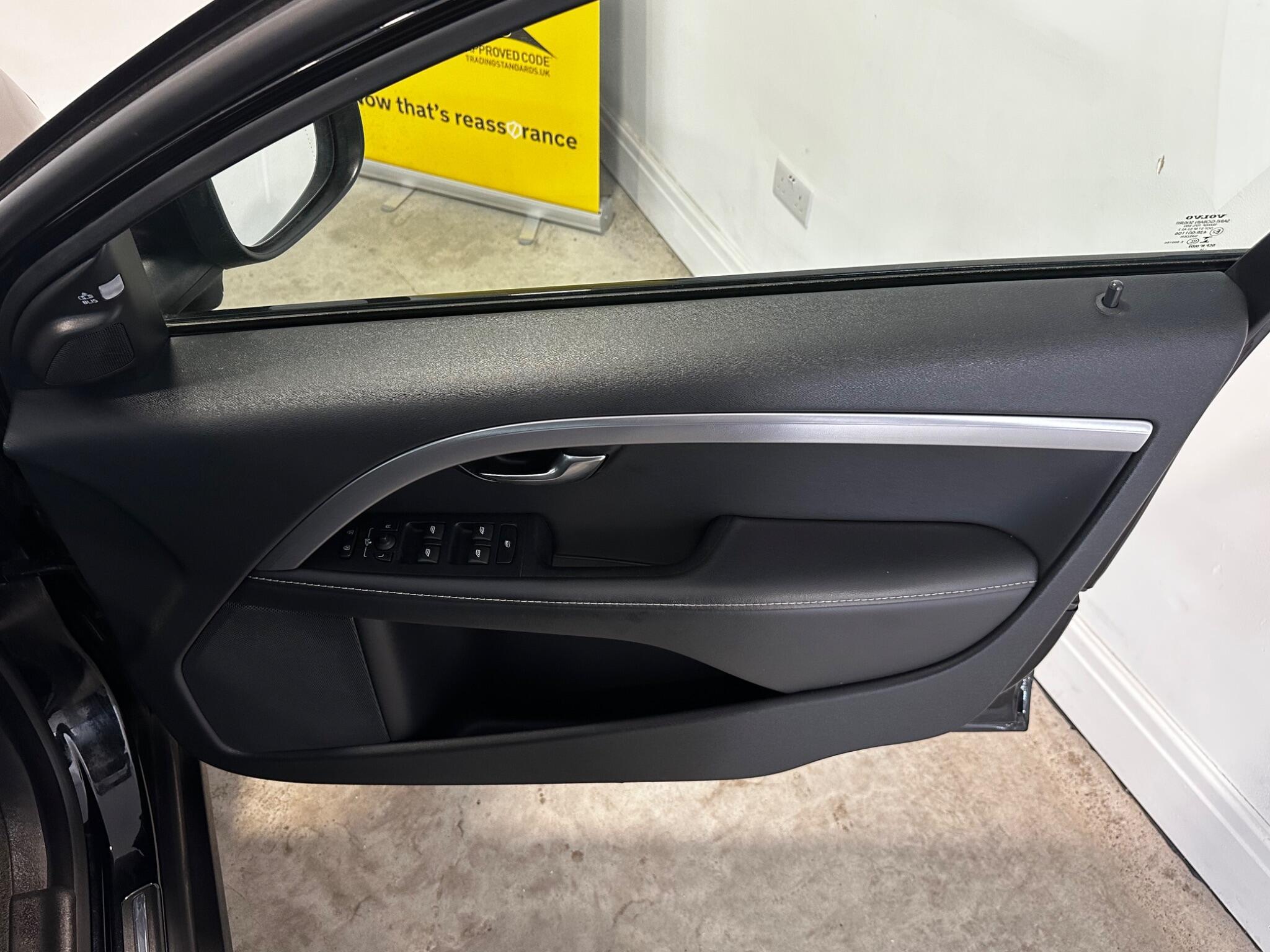 Volvo XC70 - Image 14