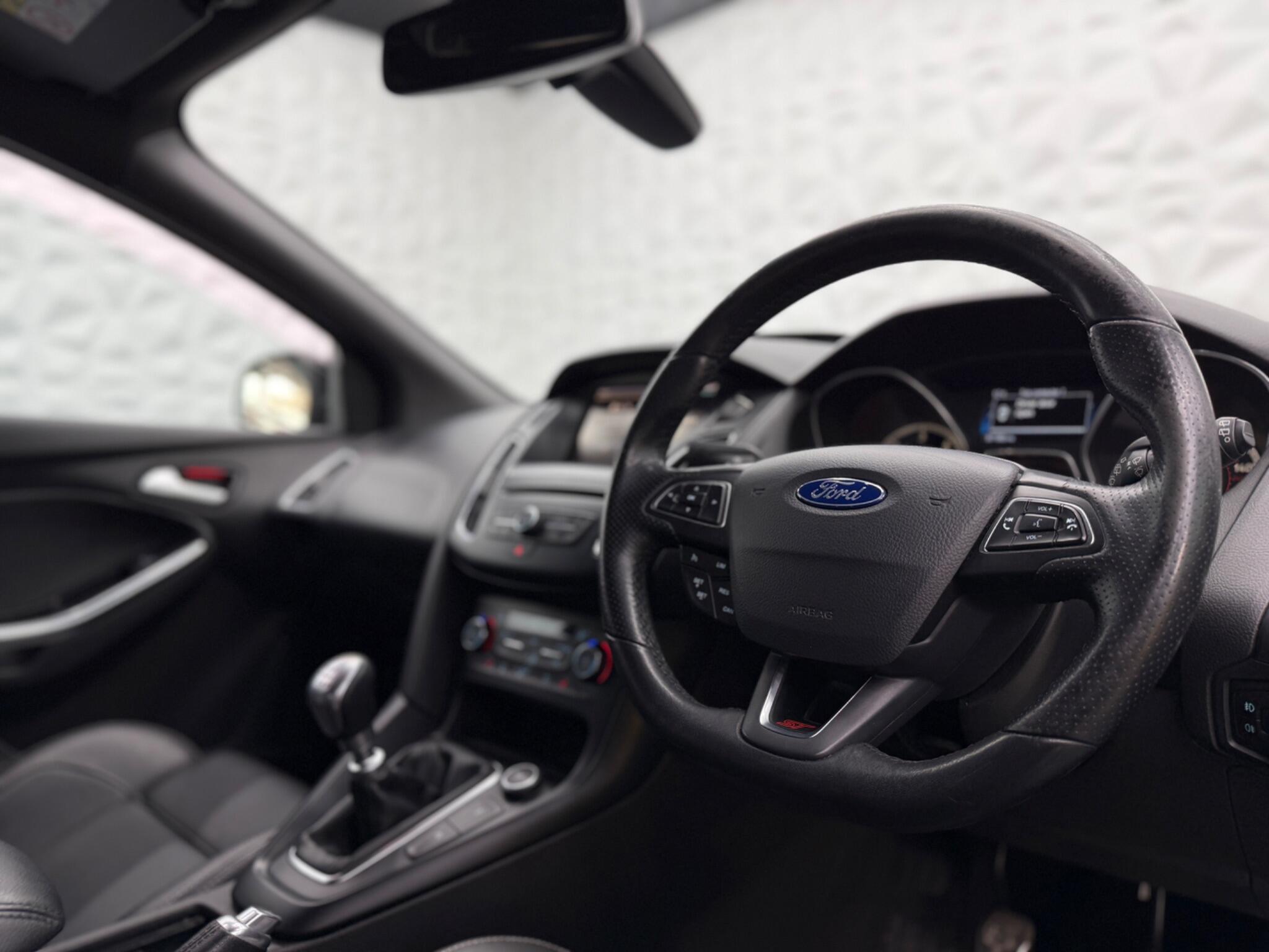 Ford Focus - Image 23