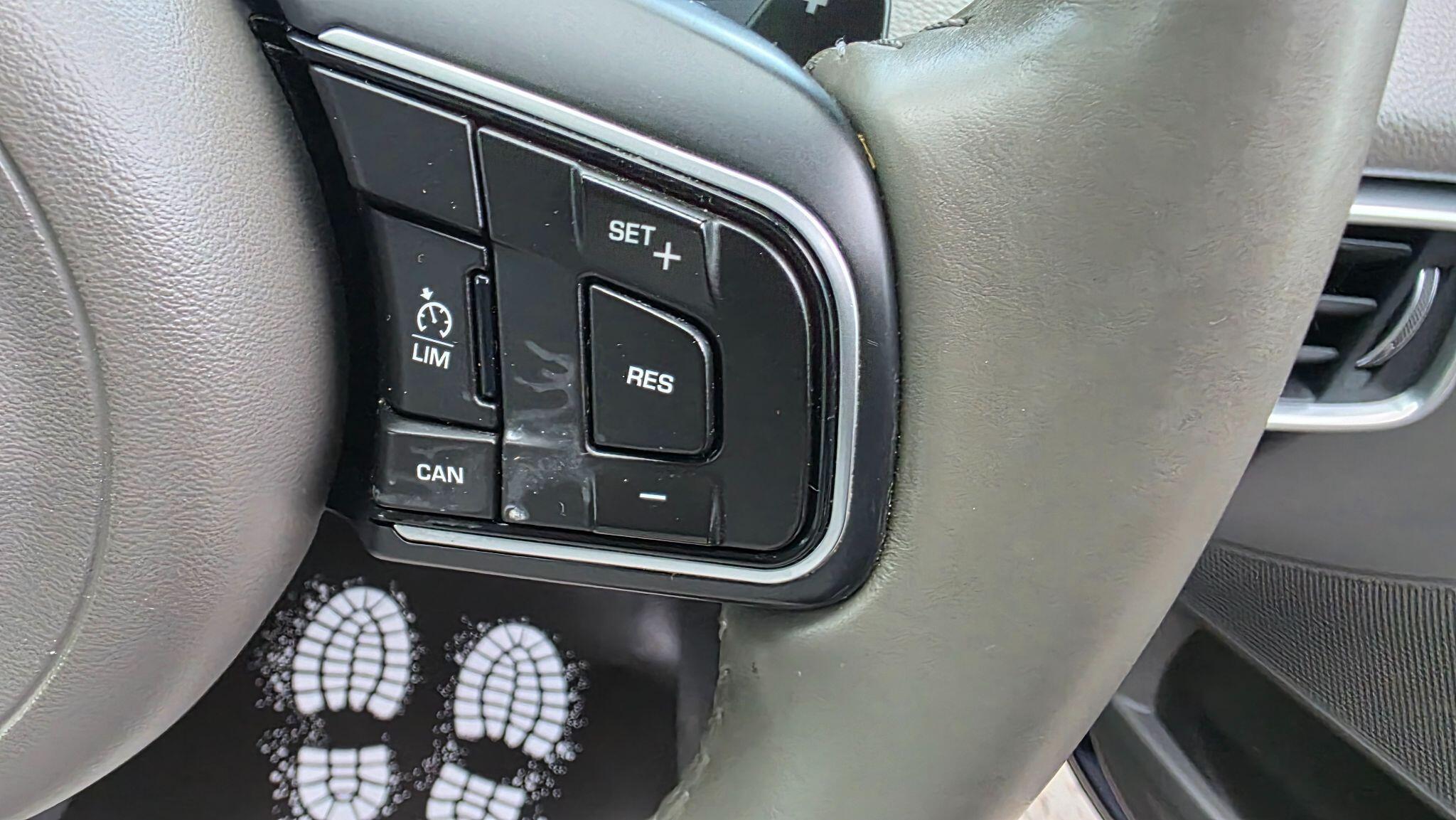 Jaguar XE - Image 20