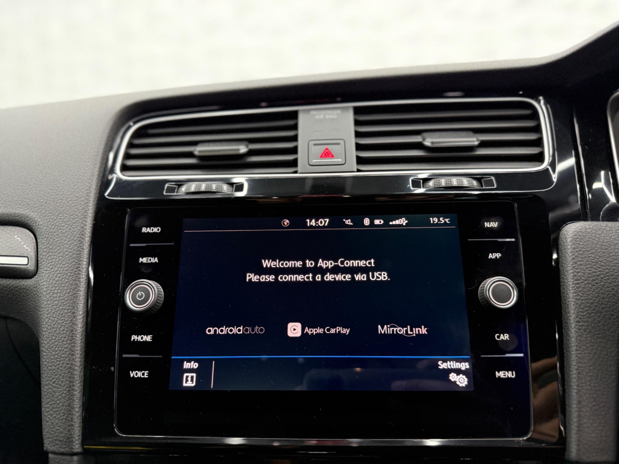 Volkswagen Golf - Image 43