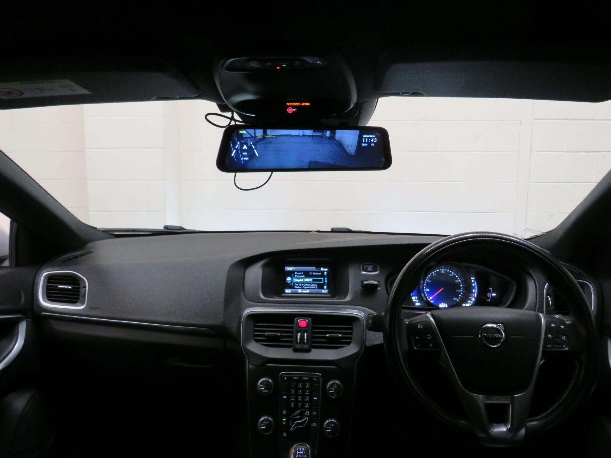 Volvo V40 - Image 18