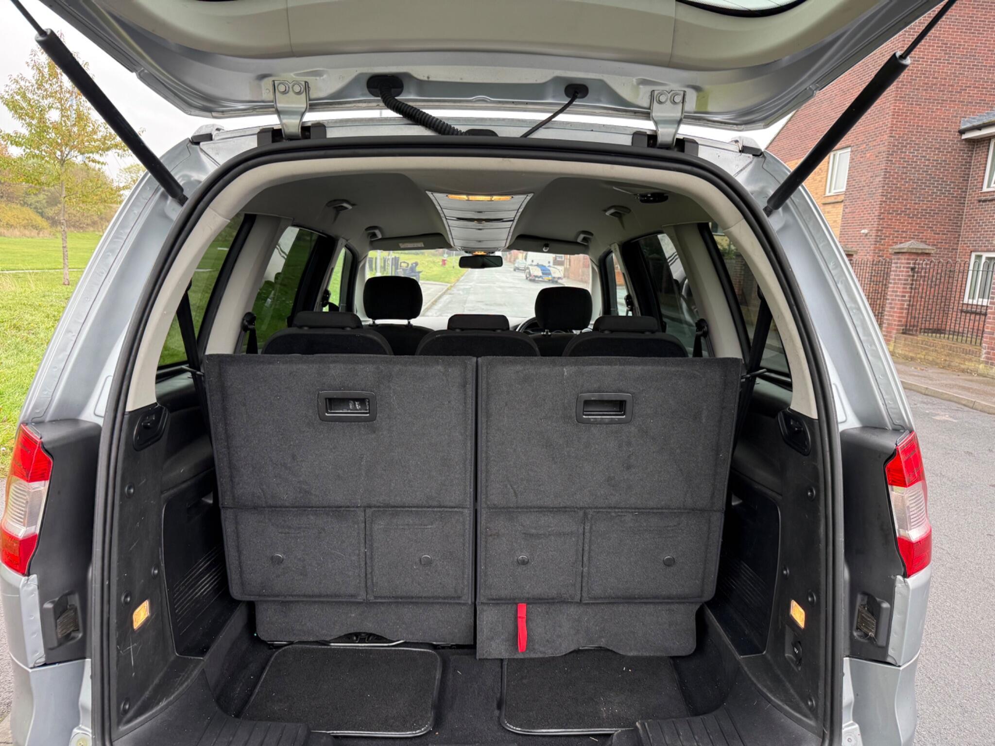 Ford Galaxy - Image 12