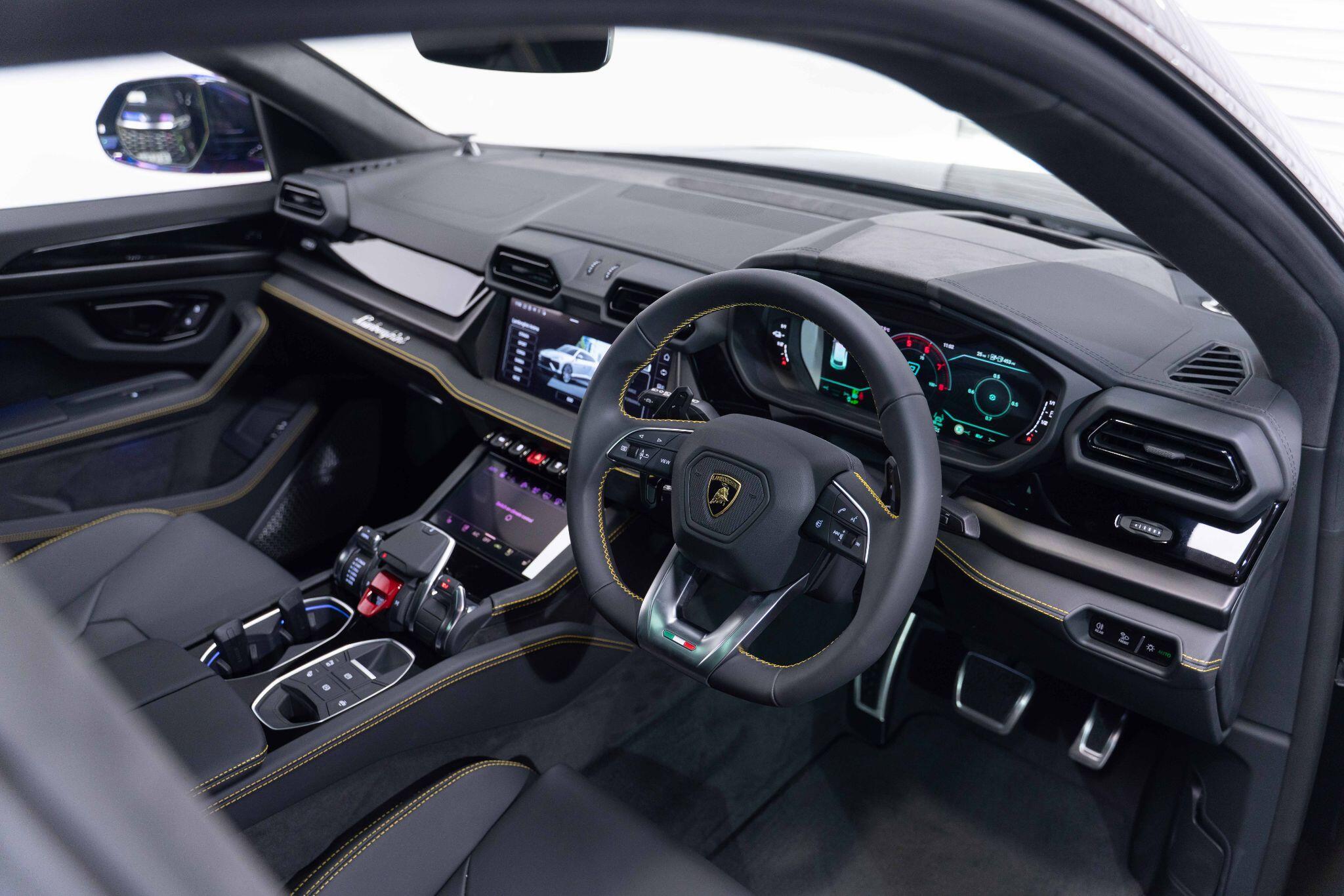 Lamborghini Urus - Image 11