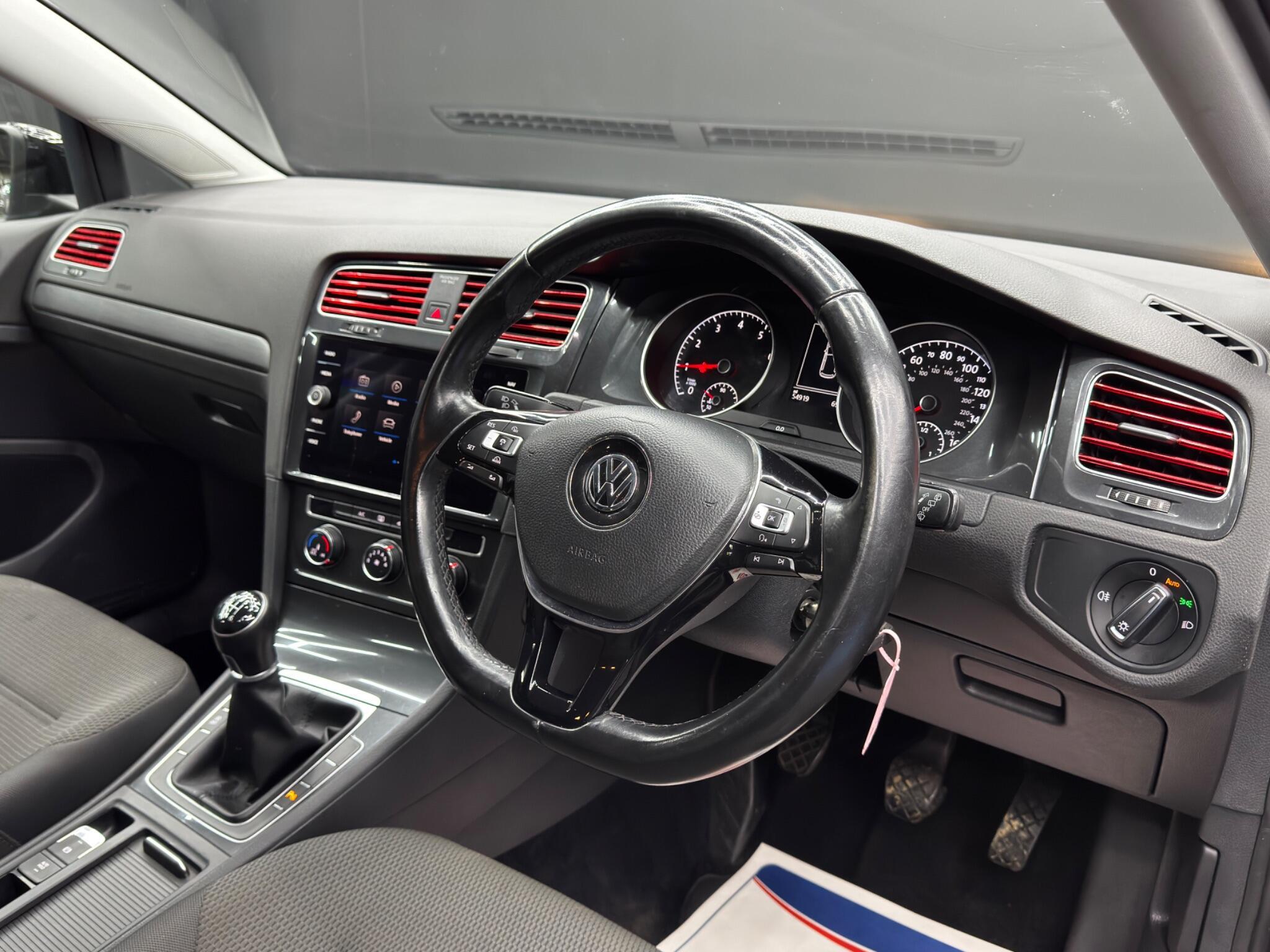 Volkswagen Golf - Image 9
