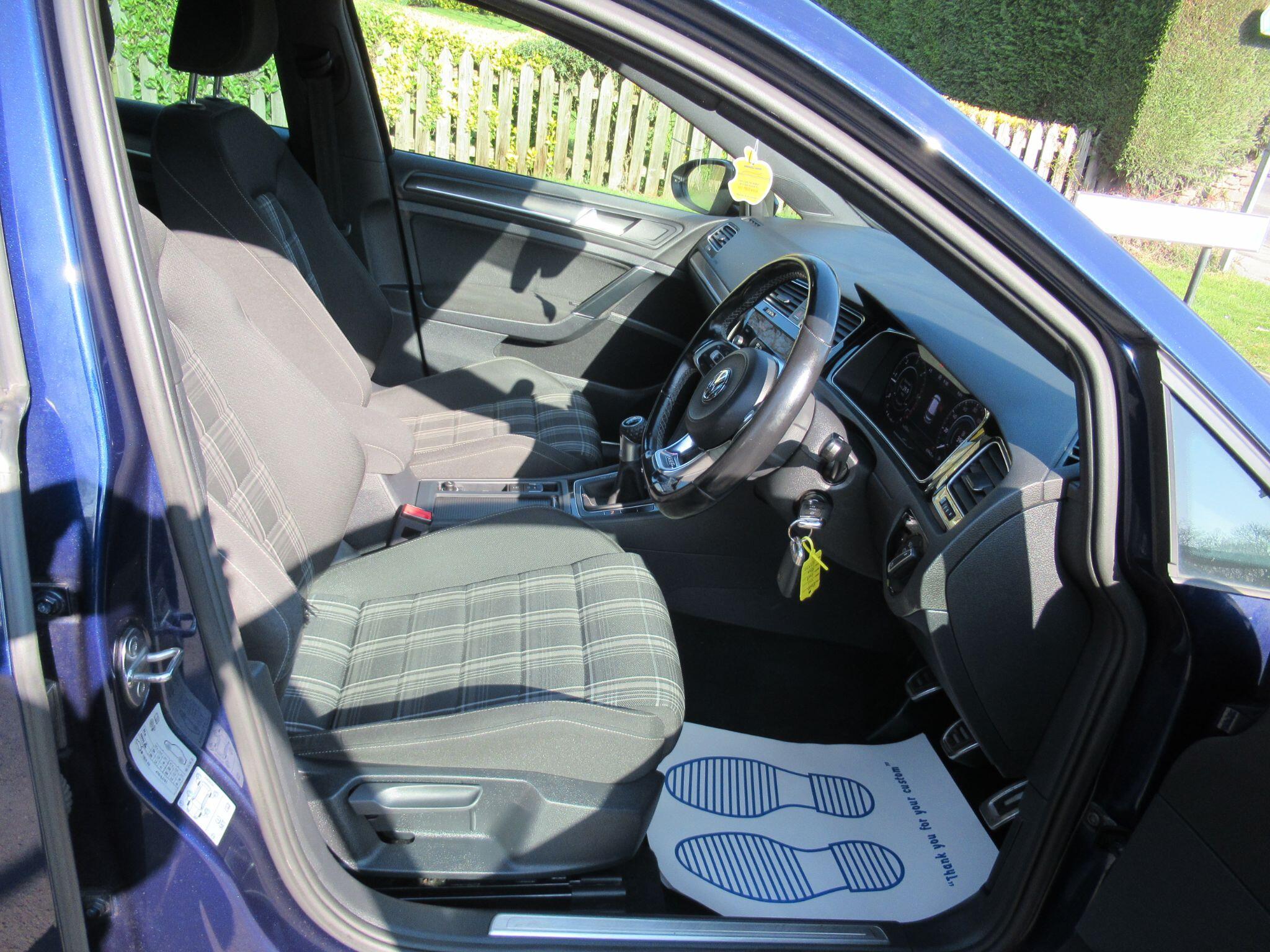 Volkswagen Golf - Image 20