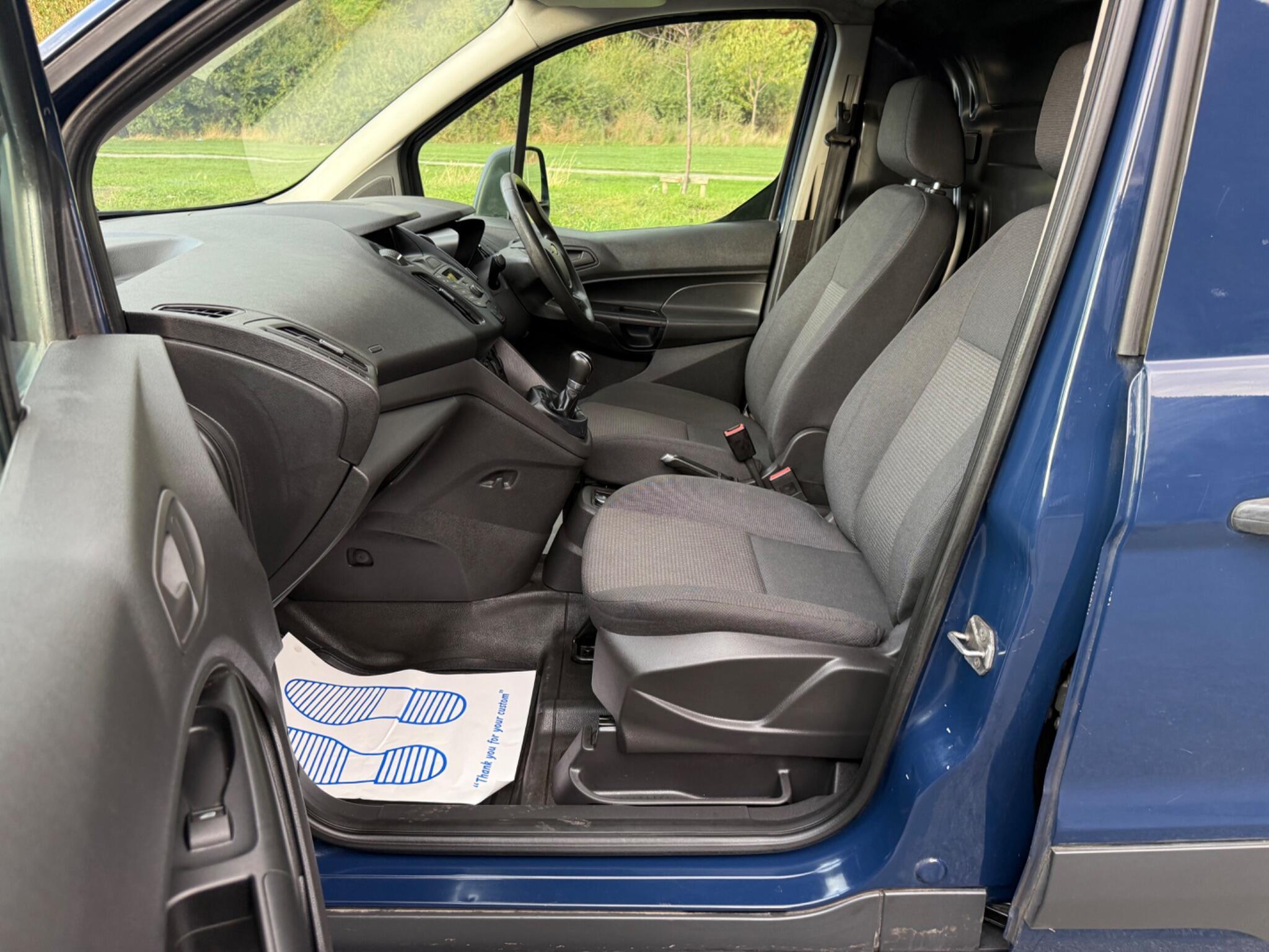Ford Transit Connect - Image 8