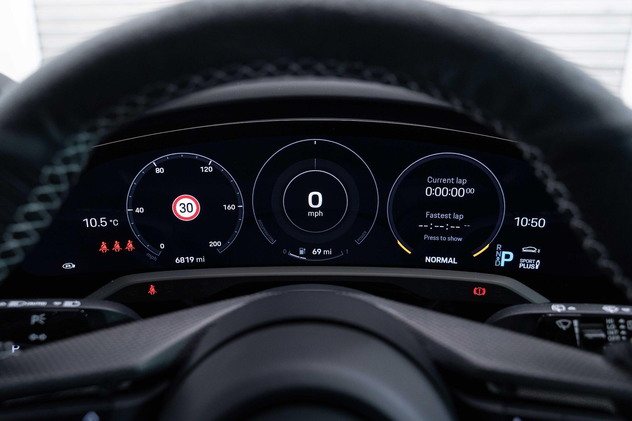 Porsche Taycan - Image 30