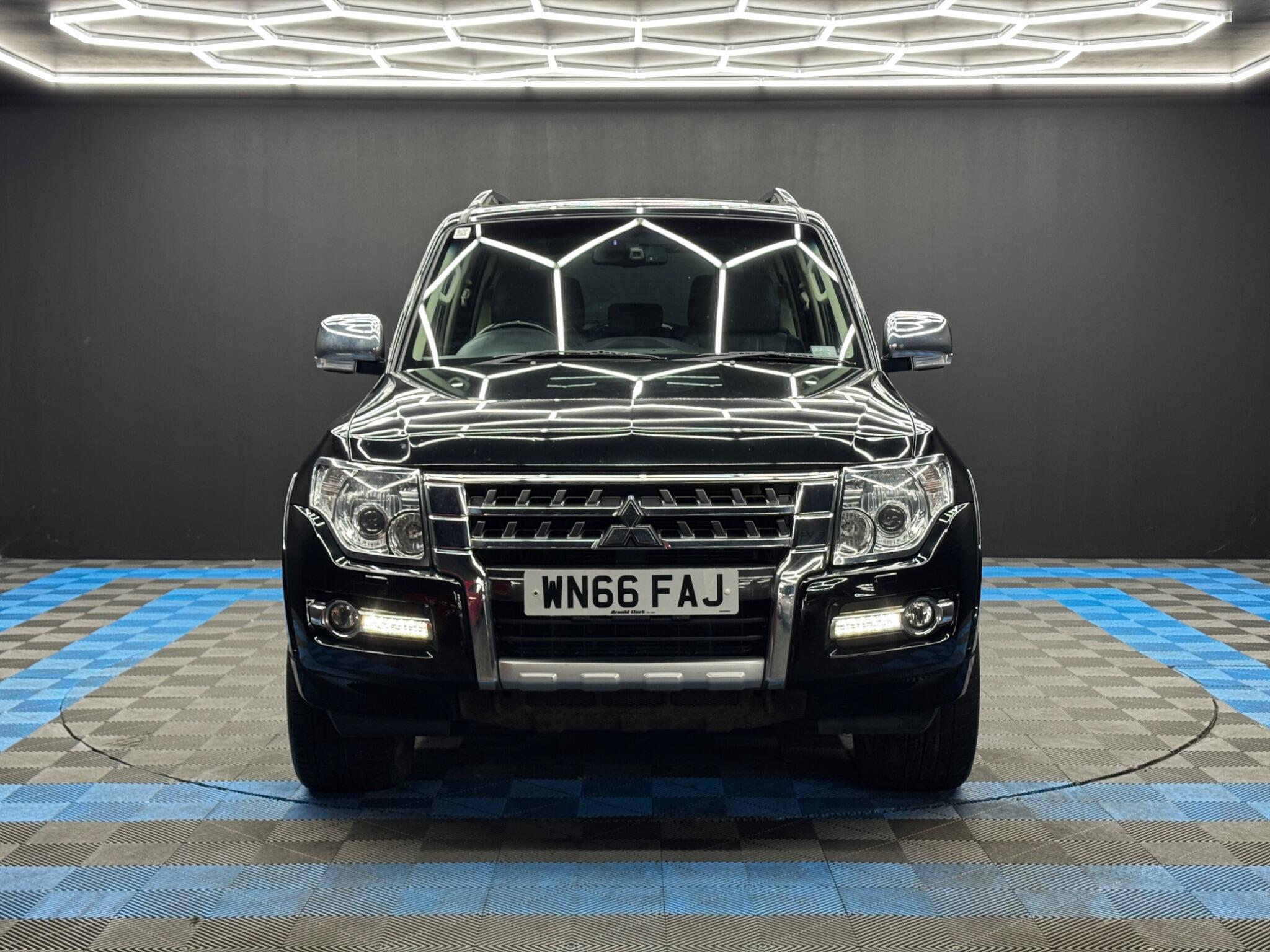 Mitsubishi Shogun - Image 2