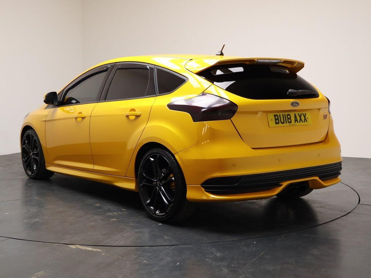 Ford Focus - Image 9