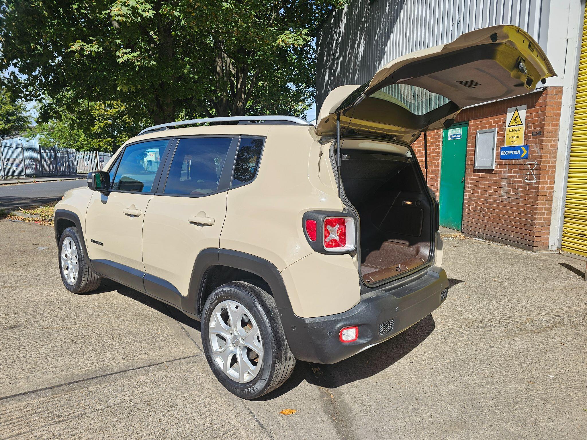 Jeep Renegade - Image 14