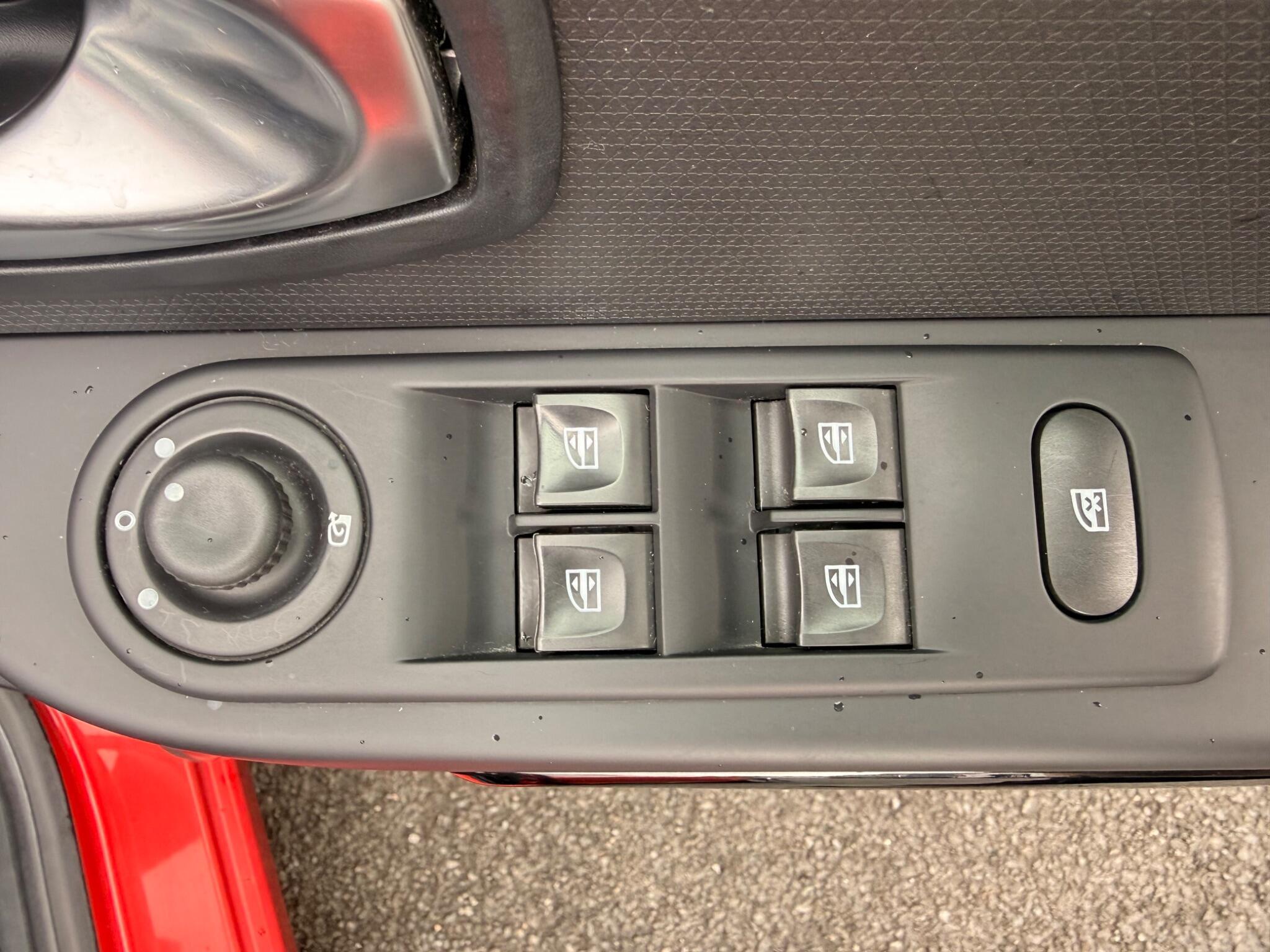 Renault Clio - Image 42