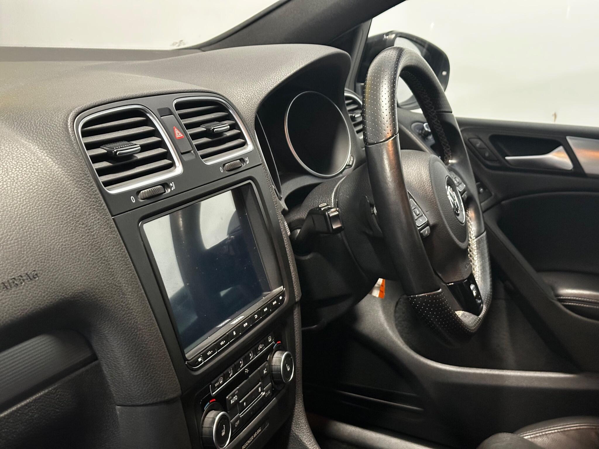 Volkswagen Golf - Image 25