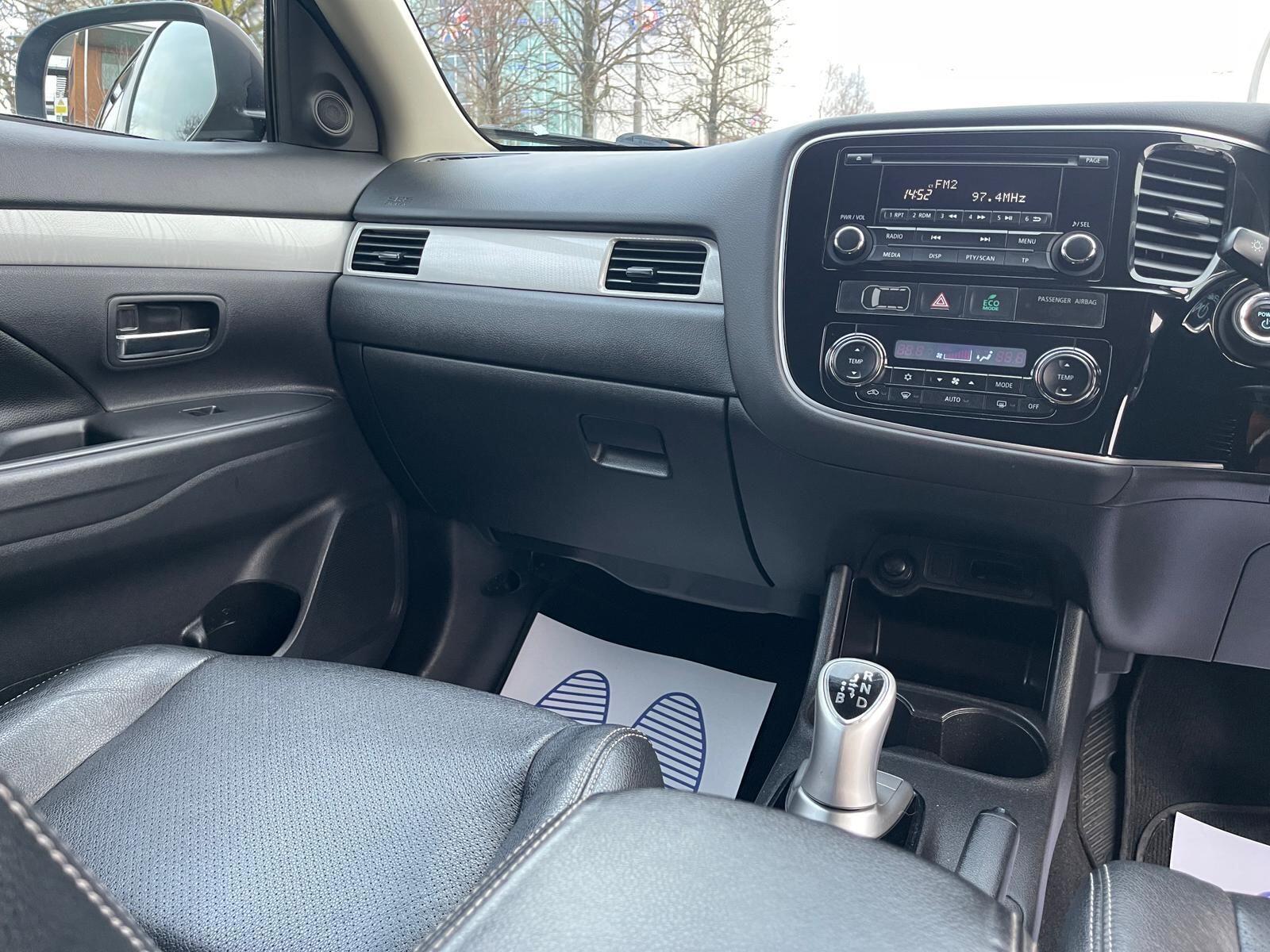 Mitsubishi Outlander - Image 18