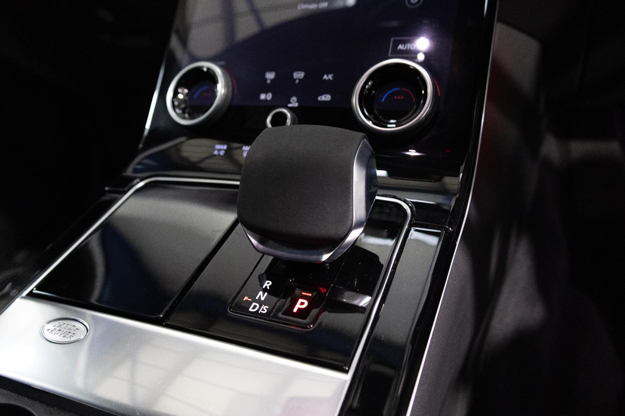 Land Rover Range Rover Velar - Image 29