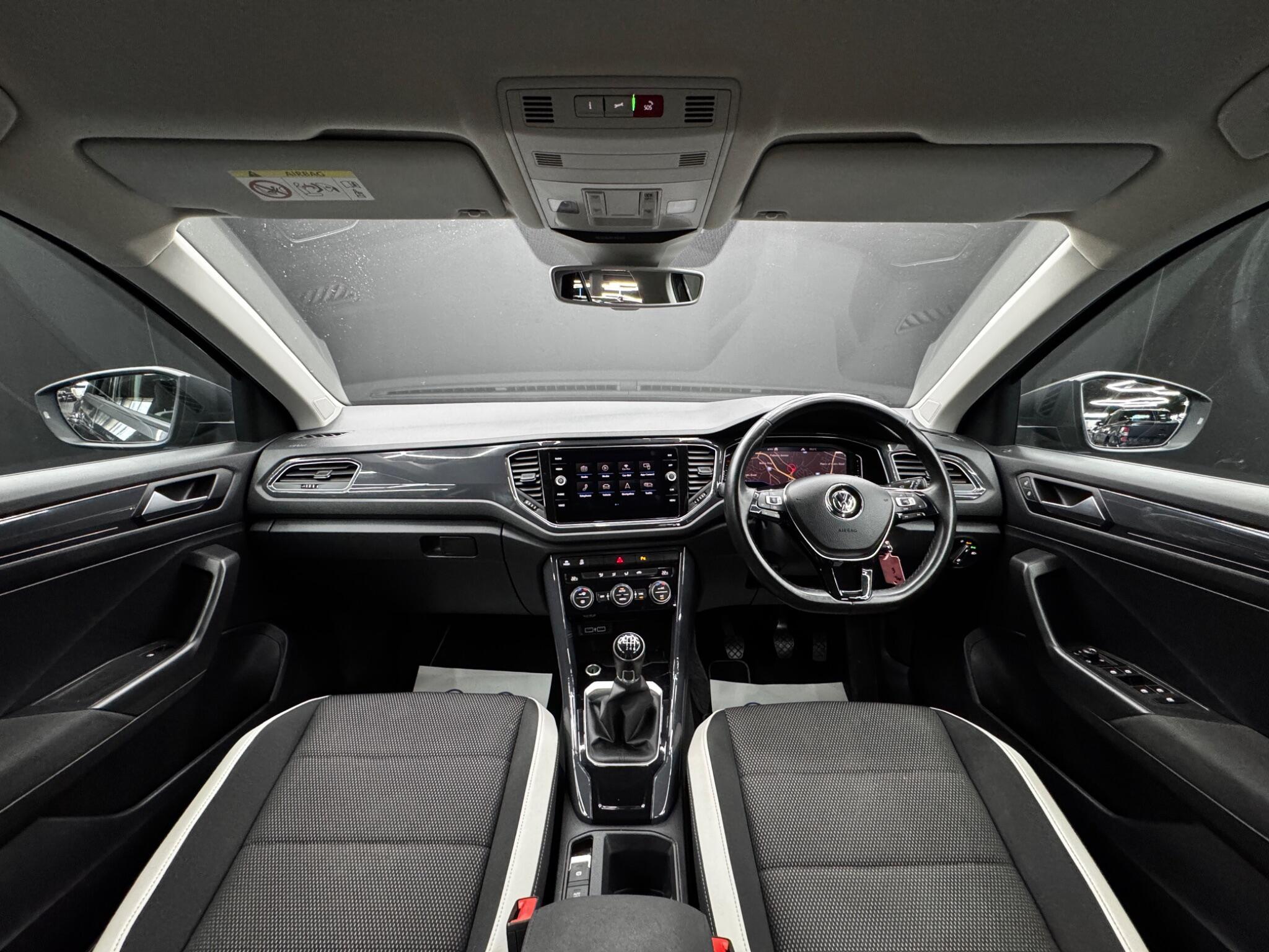 Volkswagen T-Roc - Image 17