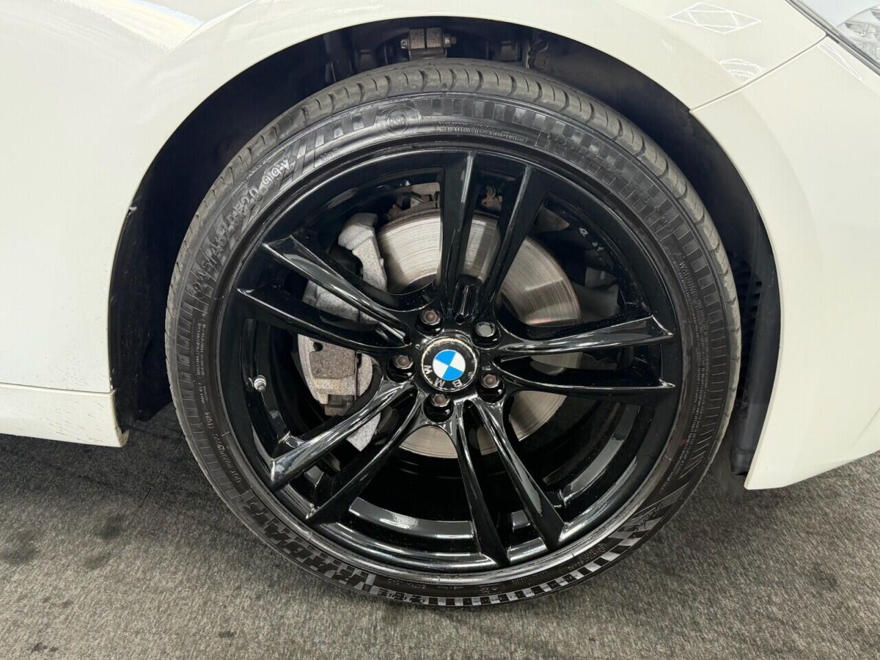 BMW 5 SERIES GRAN TURISMO - Image 11