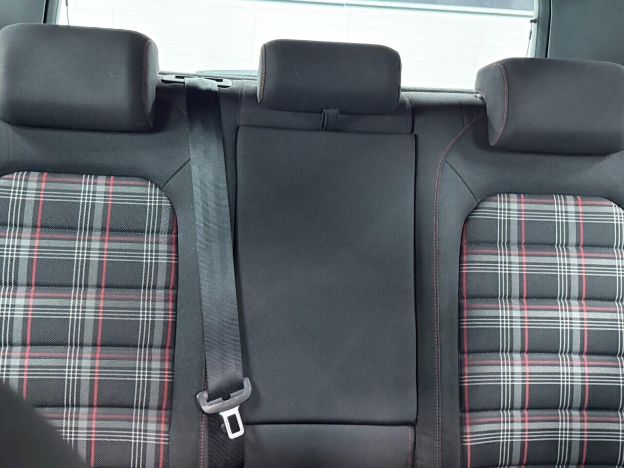 Volkswagen Golf - Image 26