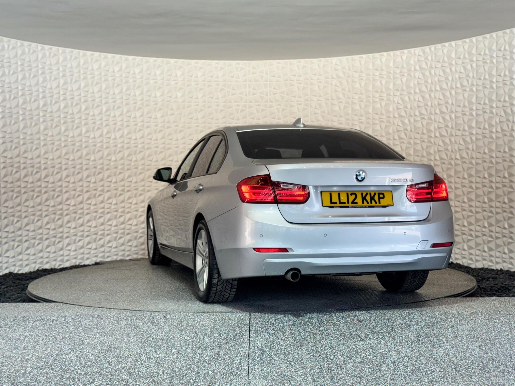 BMW 3 Series - Image 12