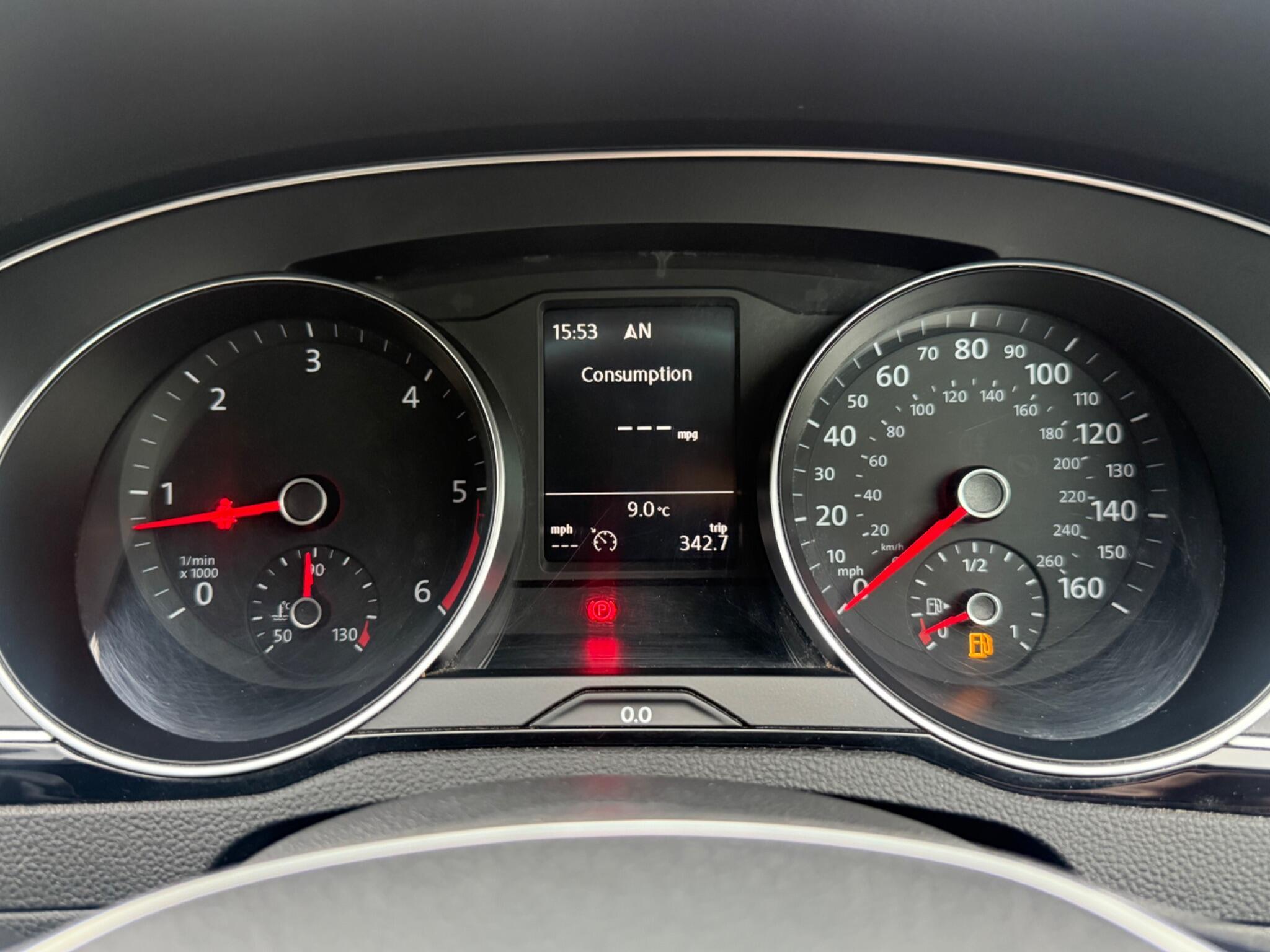 Volkswagen Passat - Image 35