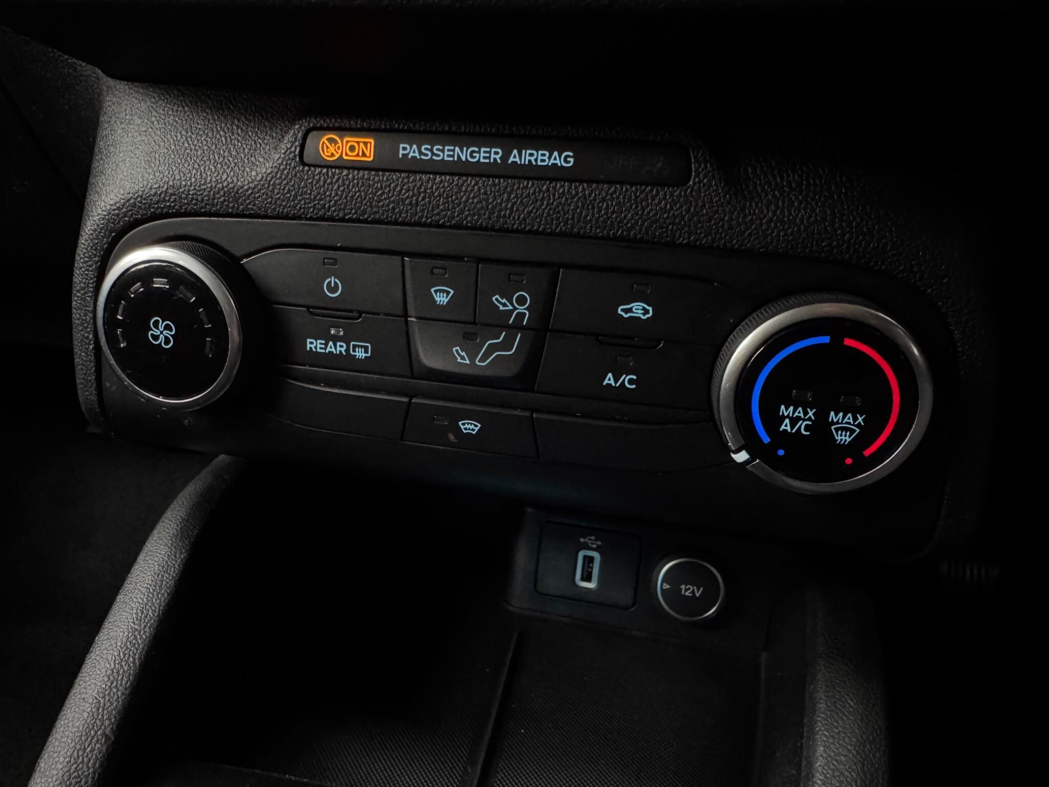 Ford Focus - Image 18